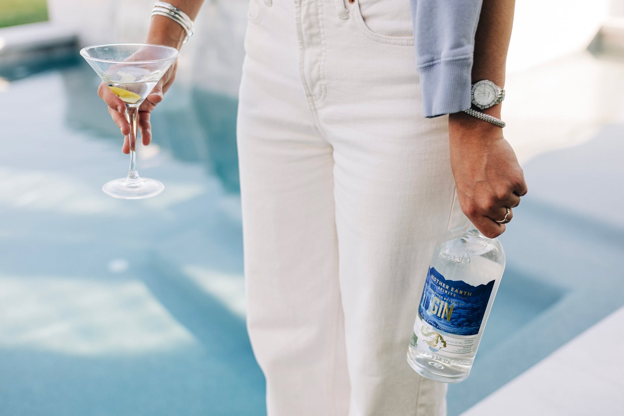 Sundays were made for exactly this. #MotherEarthSpirits #SundaySip #AmericanBotanicalGin