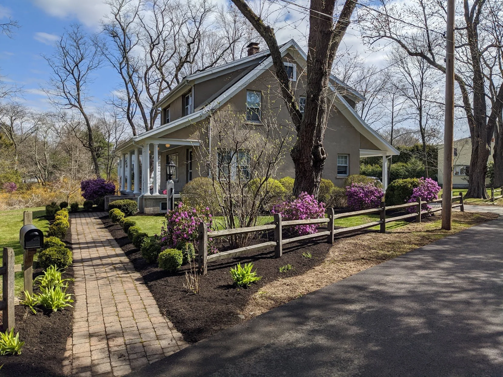 walkway with landscaping.jpeg