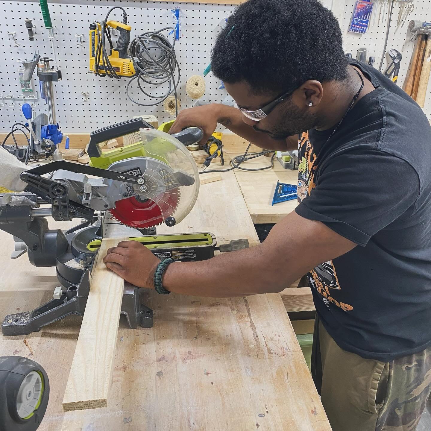 We&rsquo;ve been busy in the wood shop cutting, sanding, staining and assembling handcrafted planter boxes 💪

#cmi #tbi #communicaremichiganllc #utica #troy #tcb #grandrapids #woodworking #woodshop #hardwork