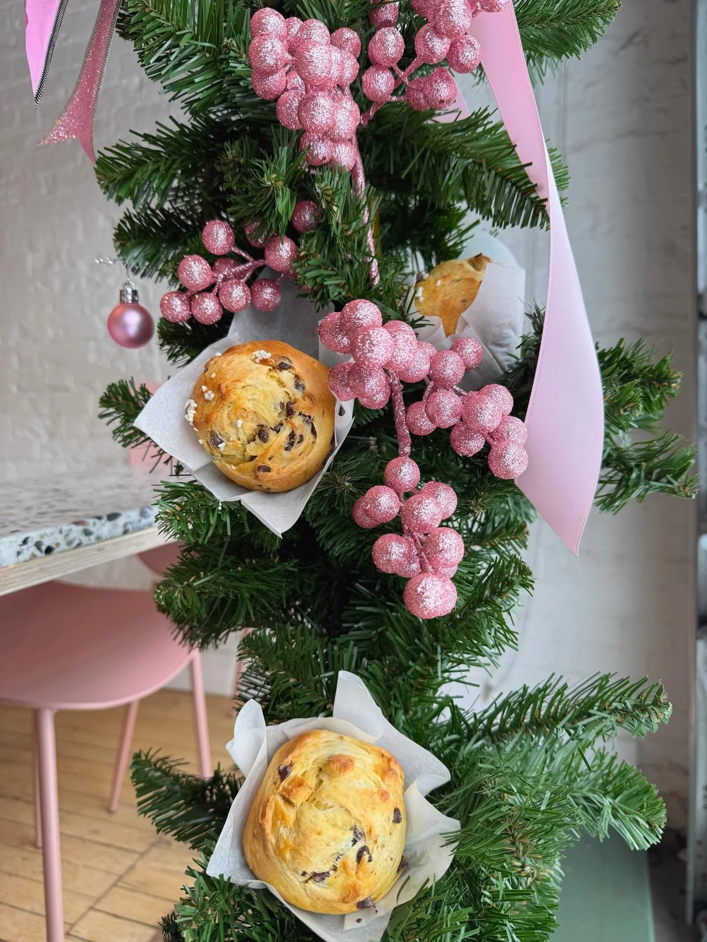 Mini panettone 😍 Hitting the pastry case in Thornbury this Friday only!! Grab em fresh and crush them to celebrate winter break or freeze them for the cutest treat later in the week 🧁

Made in house, these chocolate chip, espresso, and orange cutie