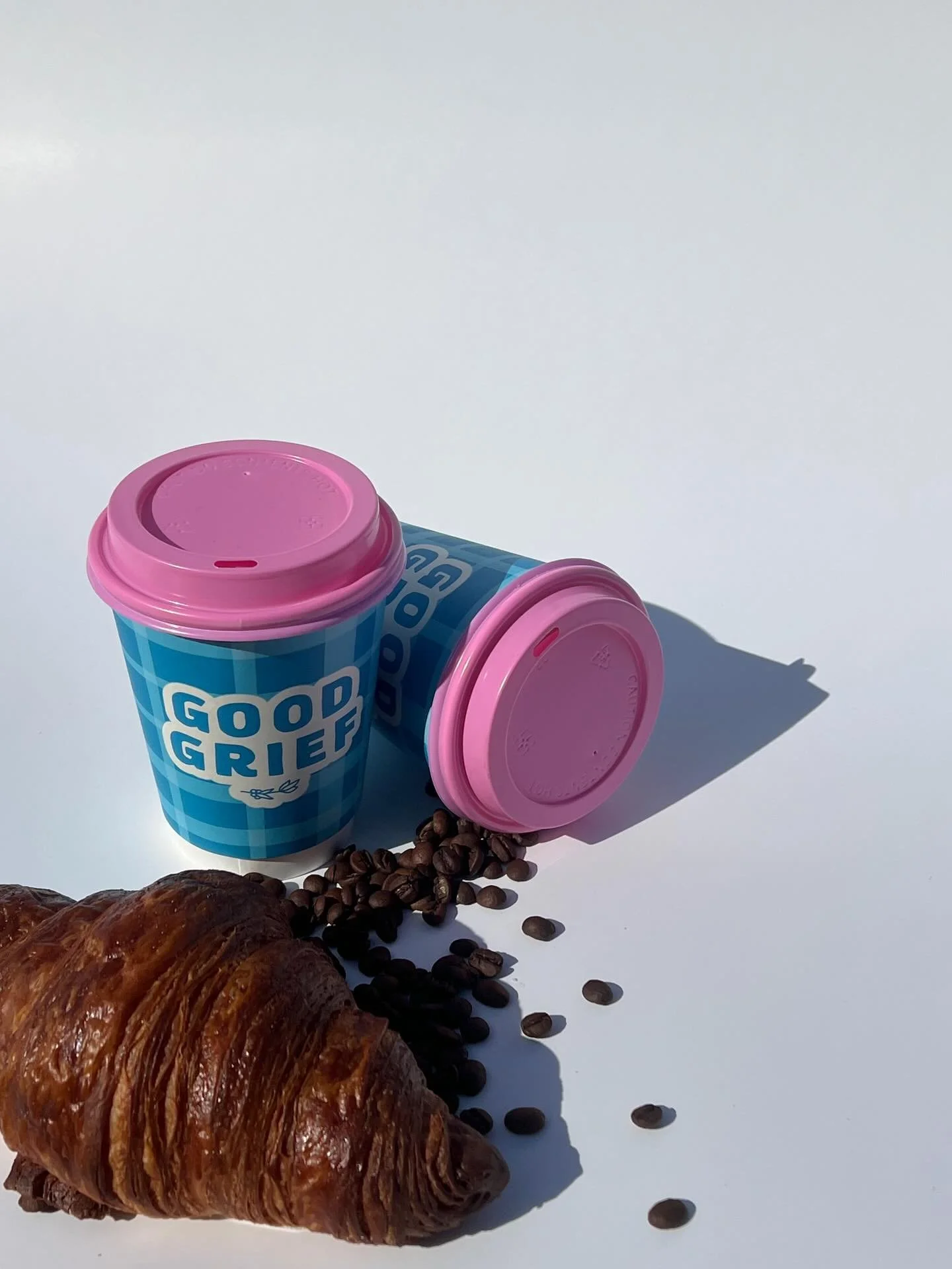 Pink lids >>>

#goodgriefcoffee #coffeeroaster #branding #coffeecup #coffeeshop