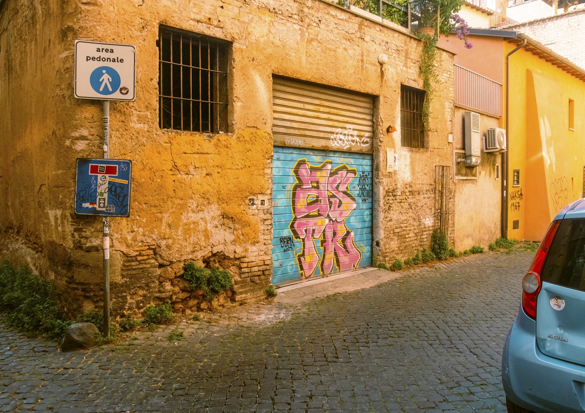 BlueCarDoorRome.jpg
