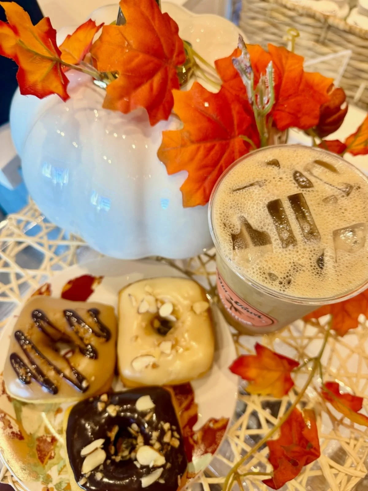 ✨Because who doesn&rsquo;t love coffee &amp; donuts!? 
Especially when they are this delicious + packed with protein 💪

#proteingoals #icedcoffeeaddict #whey #healthybodyhealthymind 
#proteindonuts #coffeedate #temecula 
#oldtownnutrition