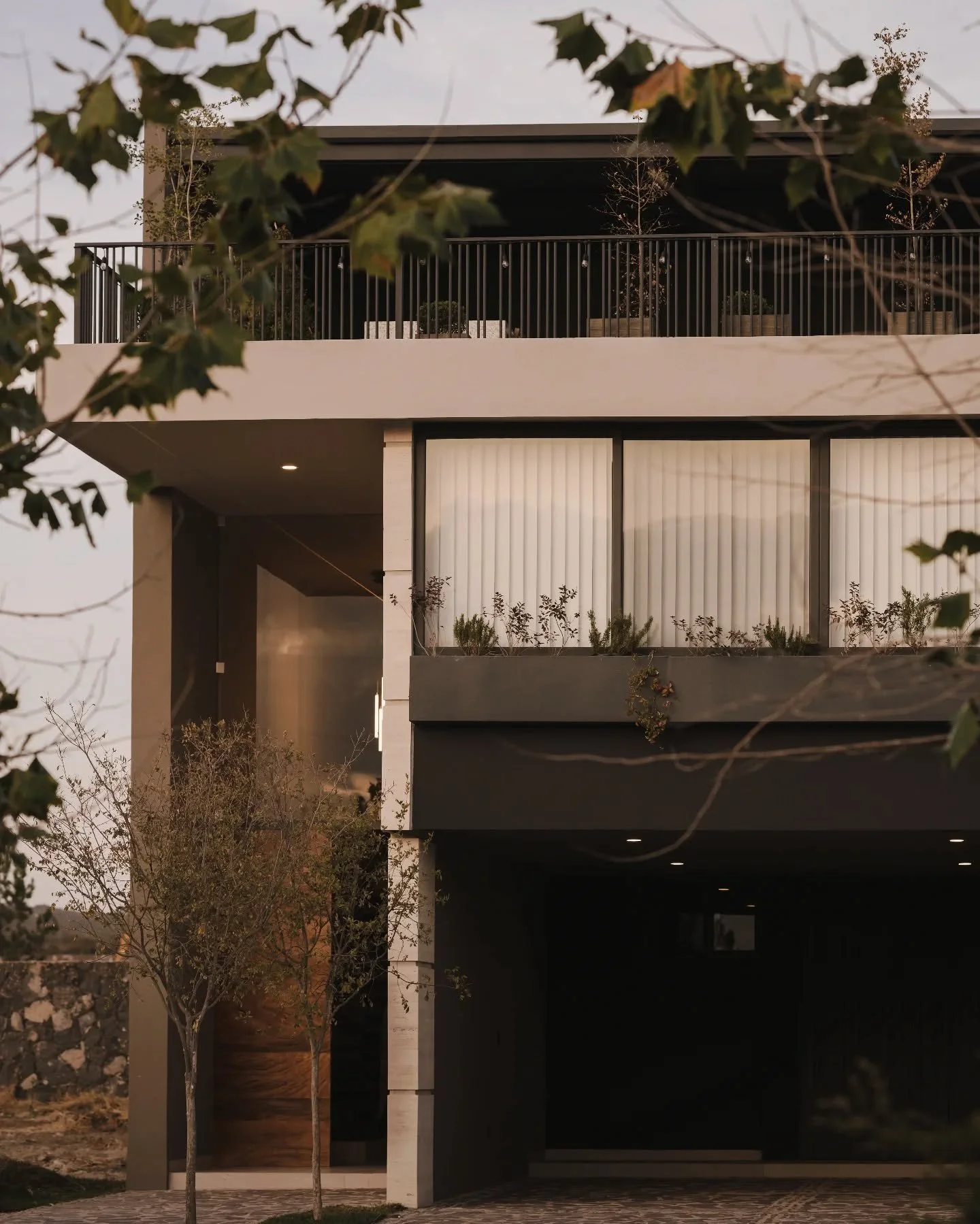 En el coraz&oacute;n de @lacampinafrancesa , la arquitectura encuentra su prop&oacute;sito m&aacute;s noble: convivir en armon&iacute;a con la naturaleza.

Nuestro proyecto arquitect&oacute;nico &mdash; Estrasburgo &mdash; no se impone al paisaje, lo