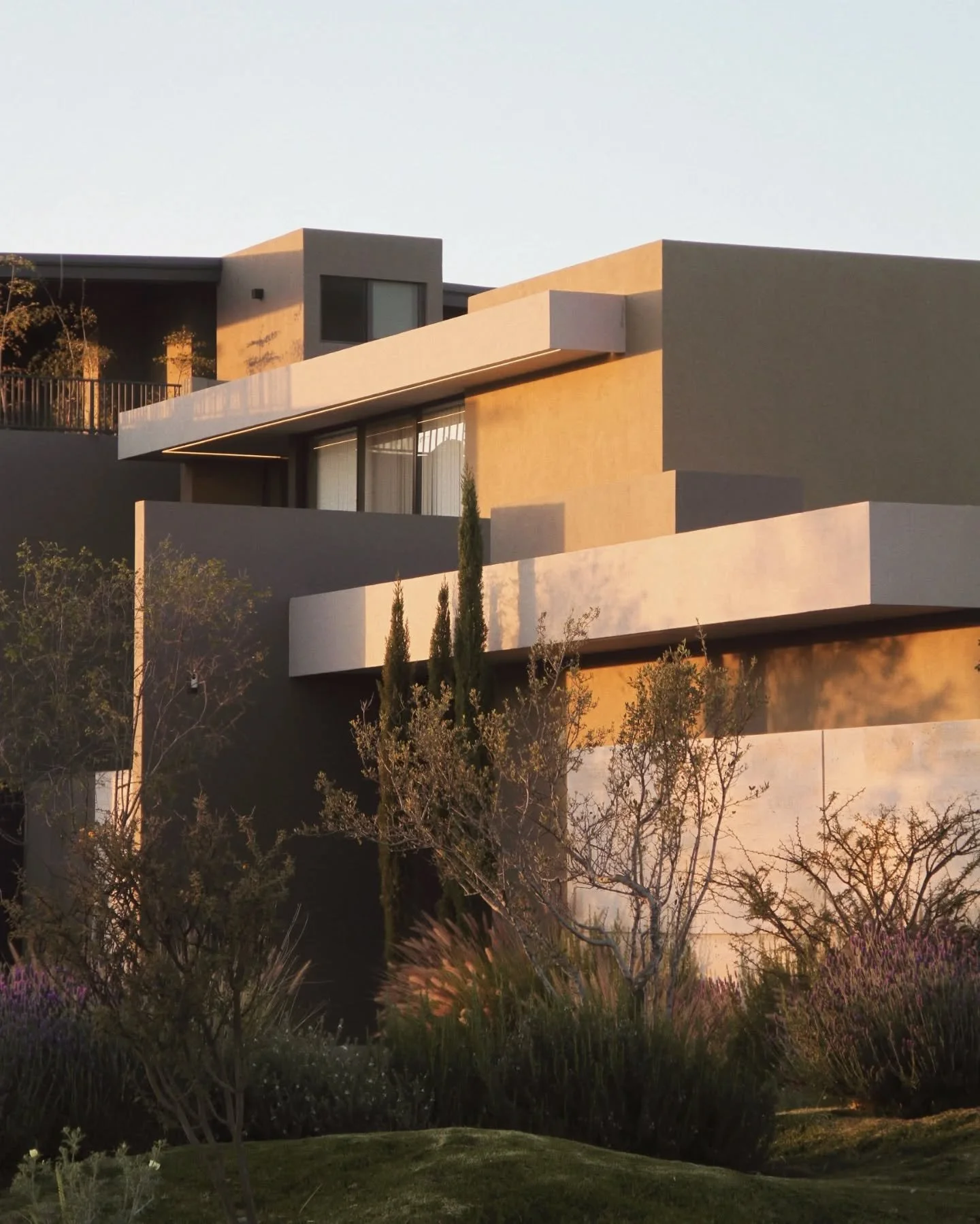 Nuestros proyectos arquitect&oacute;nicos conviven armoniosamente entre s&iacute; y con la naturaleza para embellecer el entorno. 

En @lacampinafrancesa cada espacio ha sido pensado y dise&ntilde;ado con un cuidado profundo, como si se tratara de un