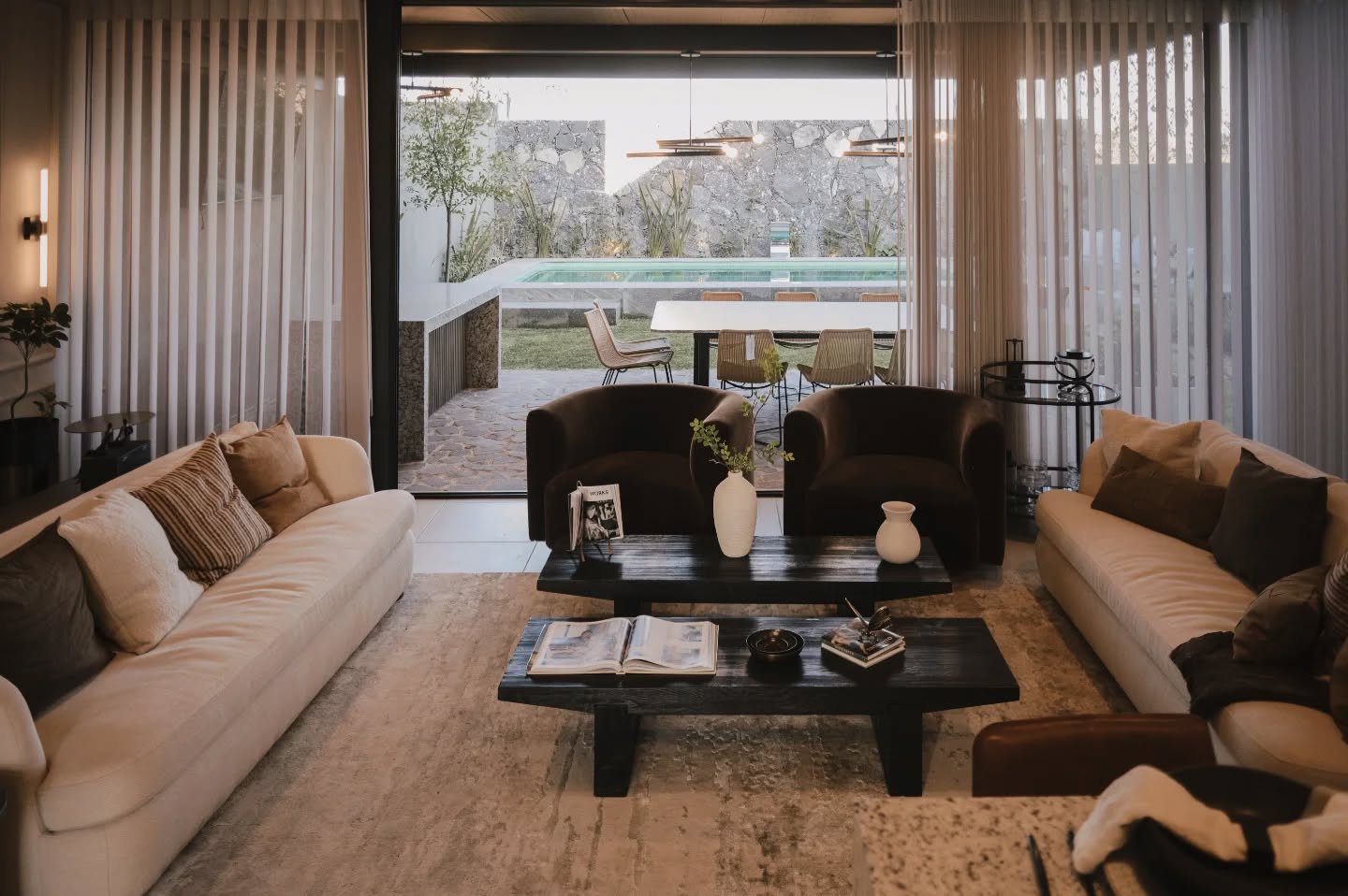 Residencia Verdelle, en @lacampinafrancesa , ha sido concebida para que habites un oasis de paz y luz: un refugio donde la Naturaleza abraza cada instante y los sonidos del entorno componen una armon&iacute;a serena.

Vivir este espacio es regalarte 