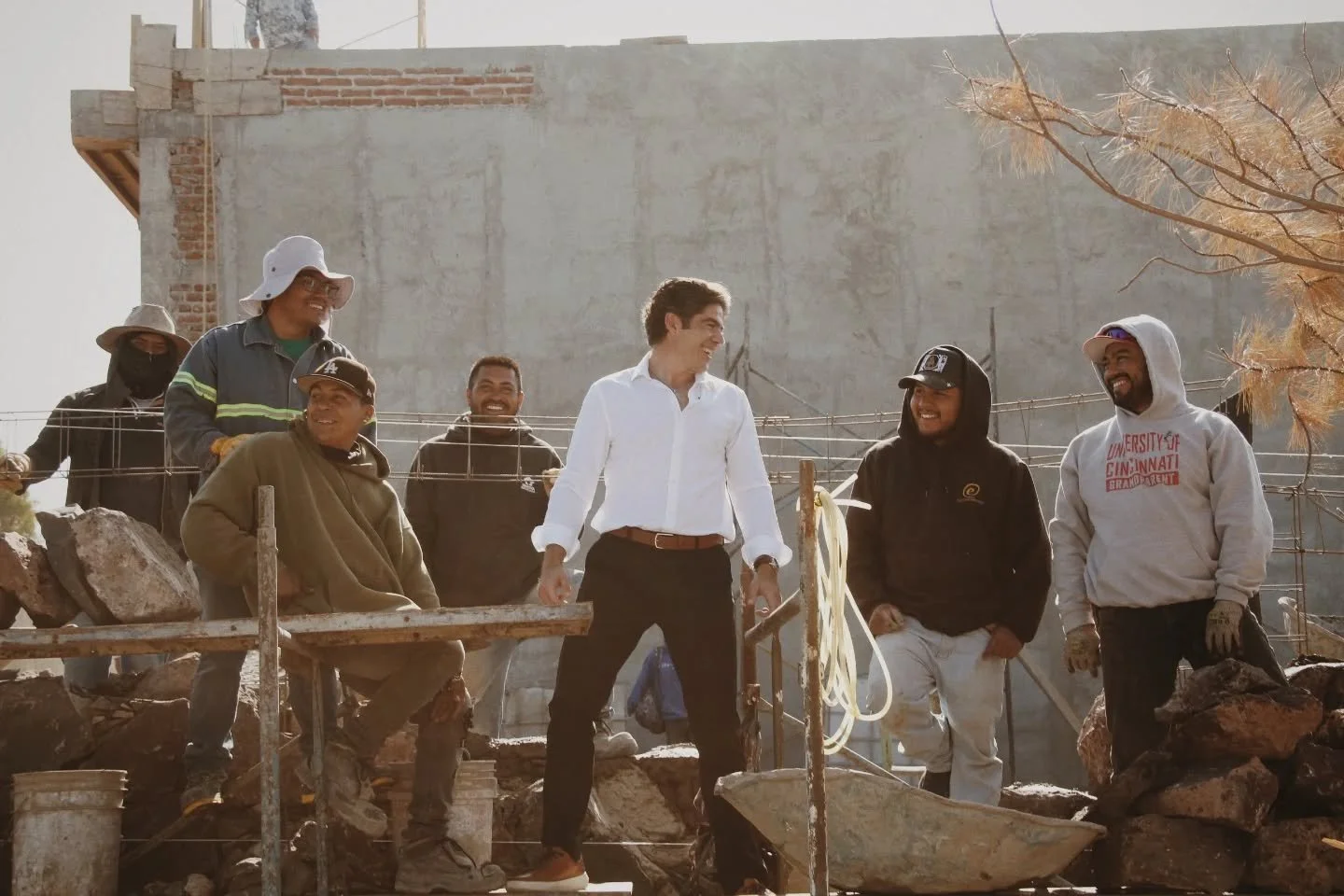 Hay sue&ntilde;os que se levantan con manos, con tiempo, con alma.

Todo lo que hoy vemos en @lacampinafrancesa &mdash;los caminos que invitan, los espacios que abrazan, la belleza que se siente sin explicarse&mdash; nace del talento y la dedicaci&oa