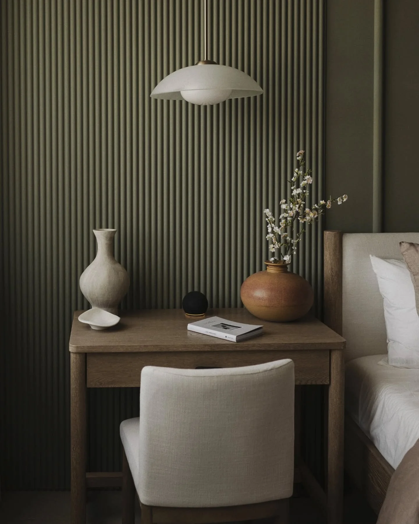 En @lacampinafrancesa el interiorismo no es s&oacute;lo un detalle: es el alma de cada espacio. Cada acabado, cada textura y cada rinc&oacute;n han sido concebidos con una intenci&oacute;n clara: hacerte sentir en casa, en calma, en equilibrio.

Aqu&