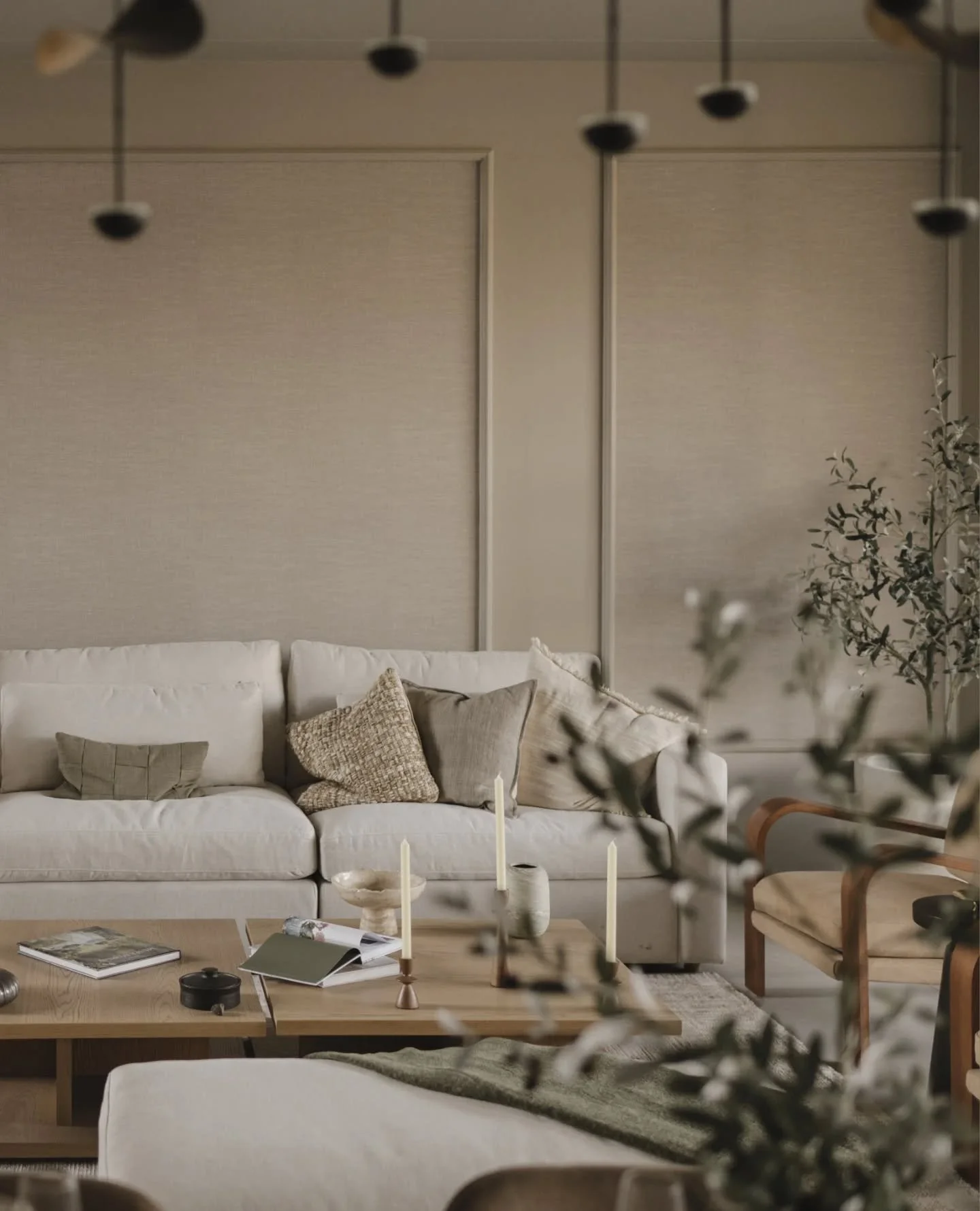 Nuestro proyecto La Rochelle es una pausa luminosa en medio del ritmo cotidiano. Un espacio donde la arquitectura respira, se expande y se deja acariciar por la luz natural que fluye sin prisa, dibujando atm&oacute;sferas cambiantes a lo largo del d&