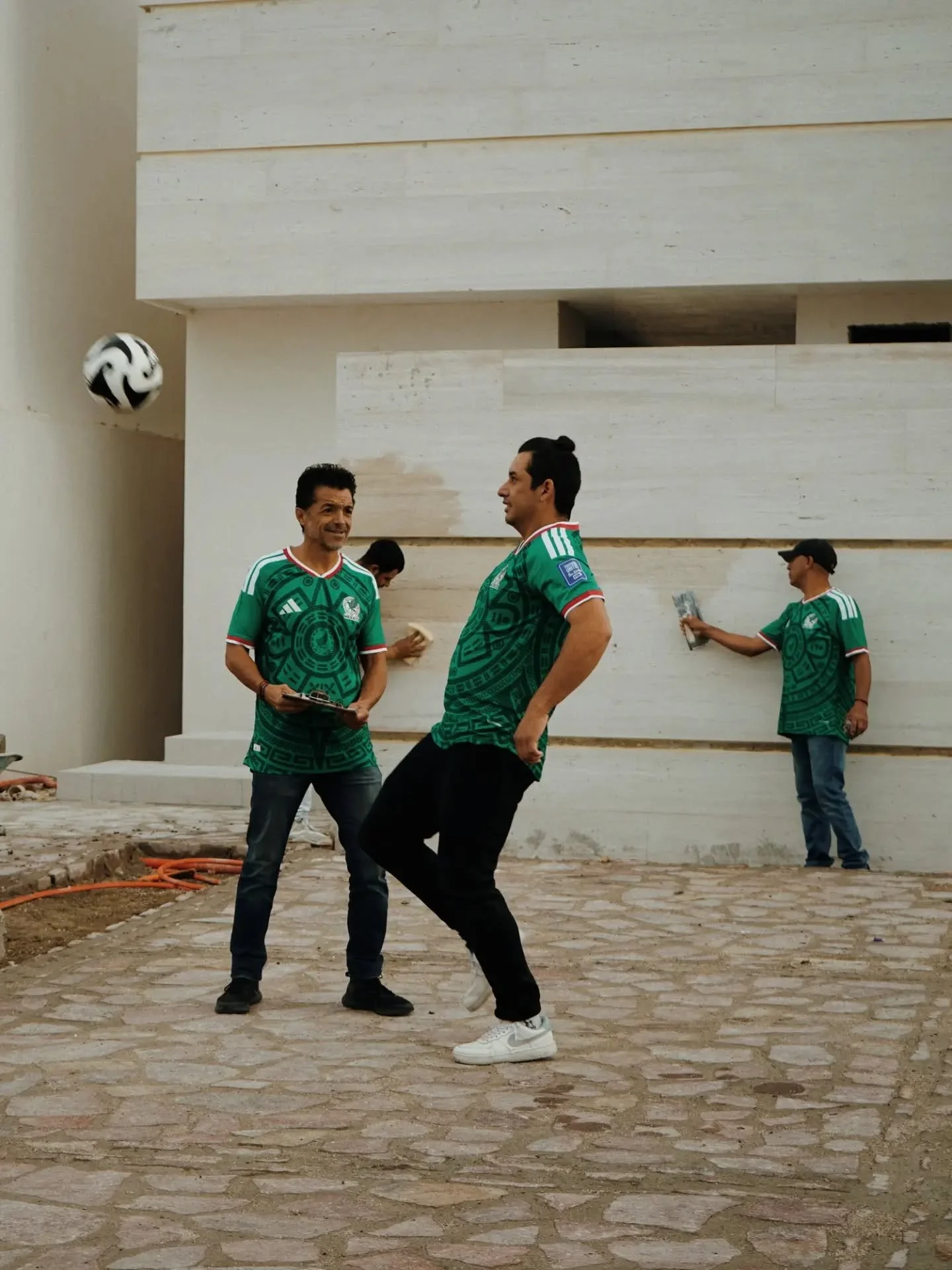 Jugar es vivir y qu&eacute; bonito es cuando jugamos juntos ✨️

Hoy felicitamos a M&eacute;xico y a nuestros queridos y y talentosos Ingenieros en su d&iacute;a (algunos de ellos aparecen en este post). Gracias por darnos motivo para seguir aprendien