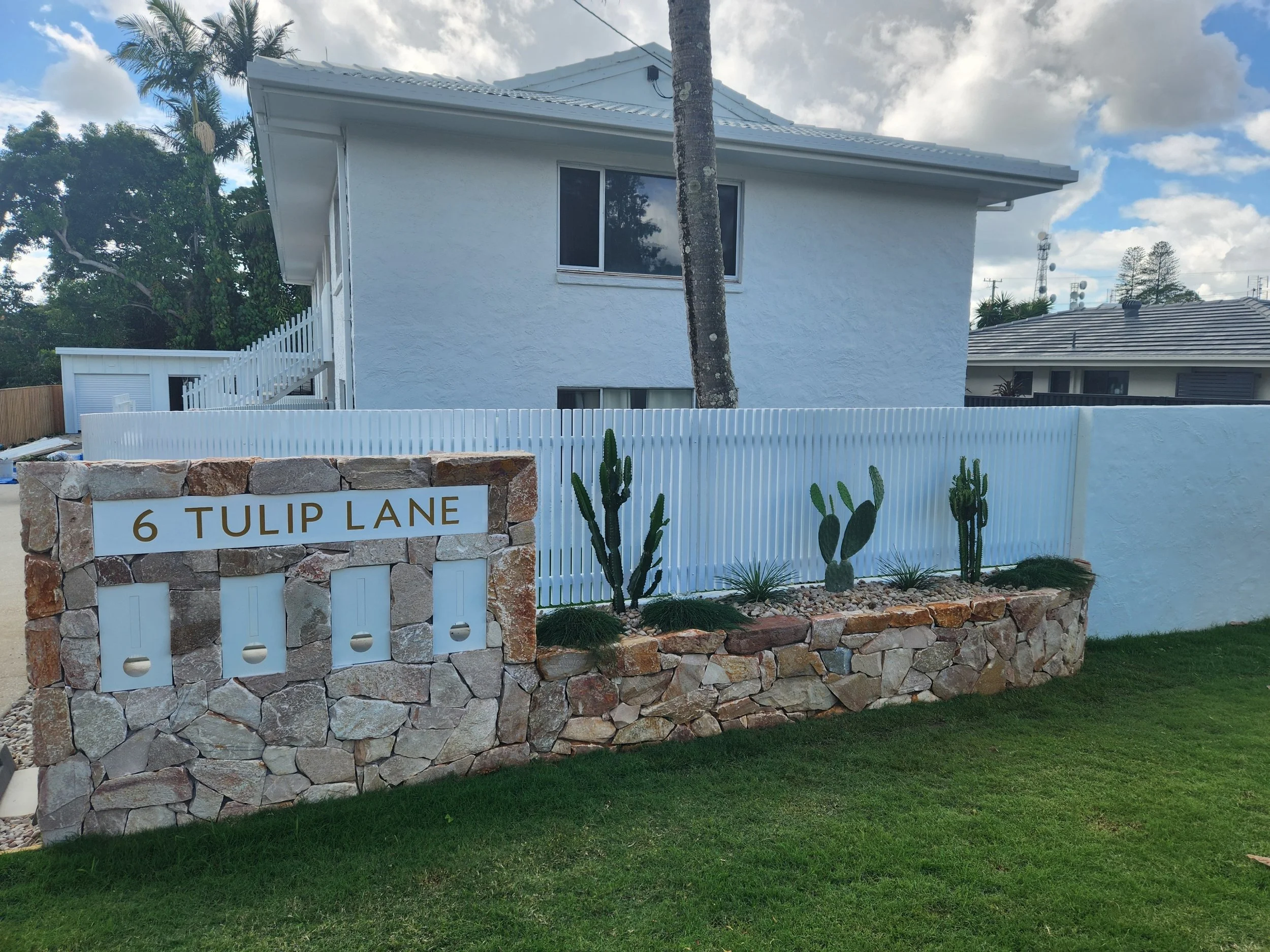 tulip lane signage.jpg