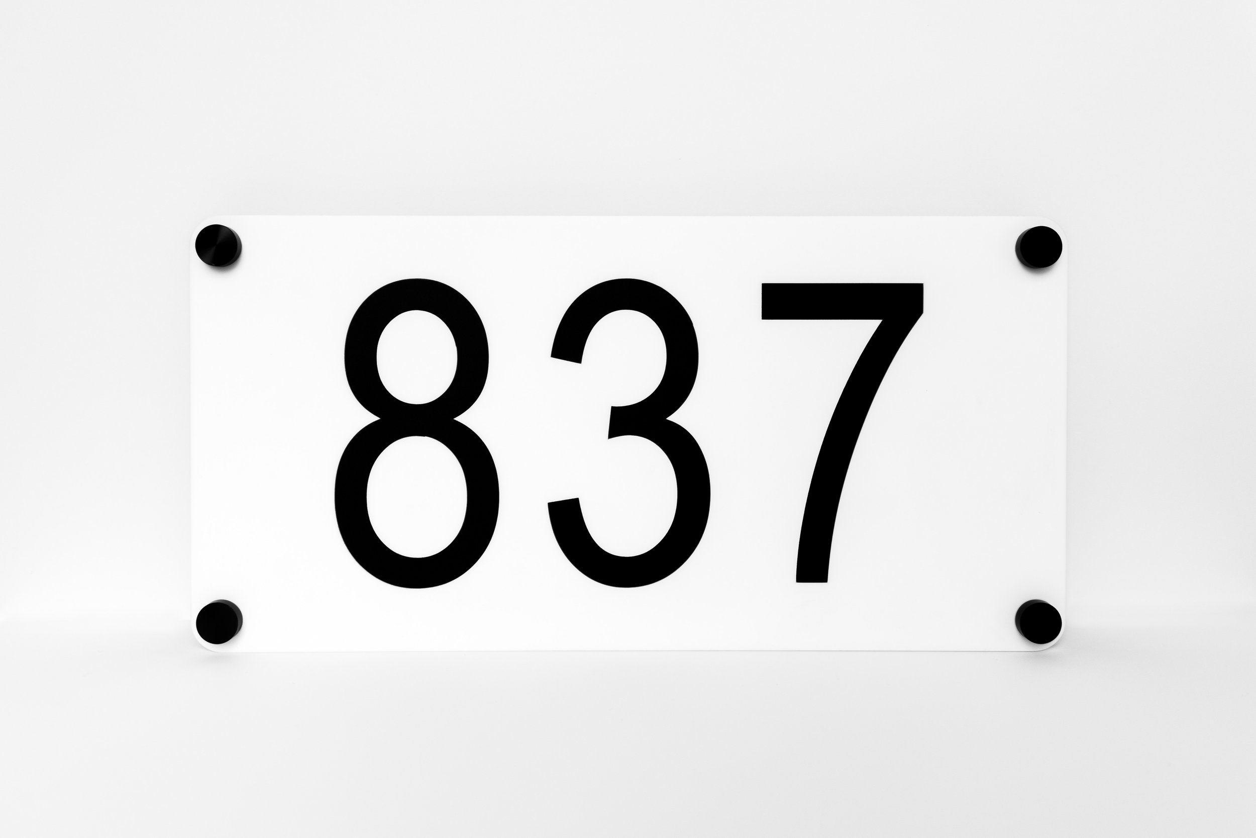 HR-numbers-plaques-white-backing-design-one.jpg