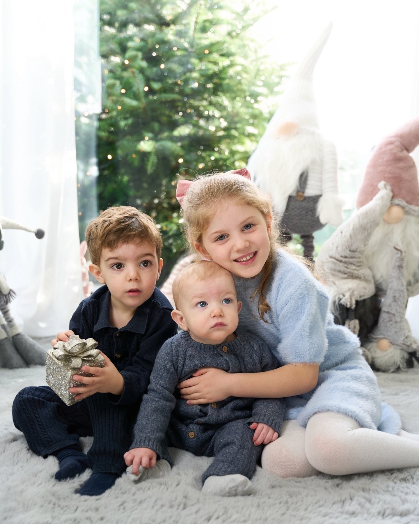 Today I had the pleasure of photographing one beautiful little family for a wonderful Christmas shoot 🎄🎁✨🥂

What a wonderful way to start a very busy week full of shoots&amp;events!🥹

#brandphotography #londonbrandphotographer #essexfamilyphotogr