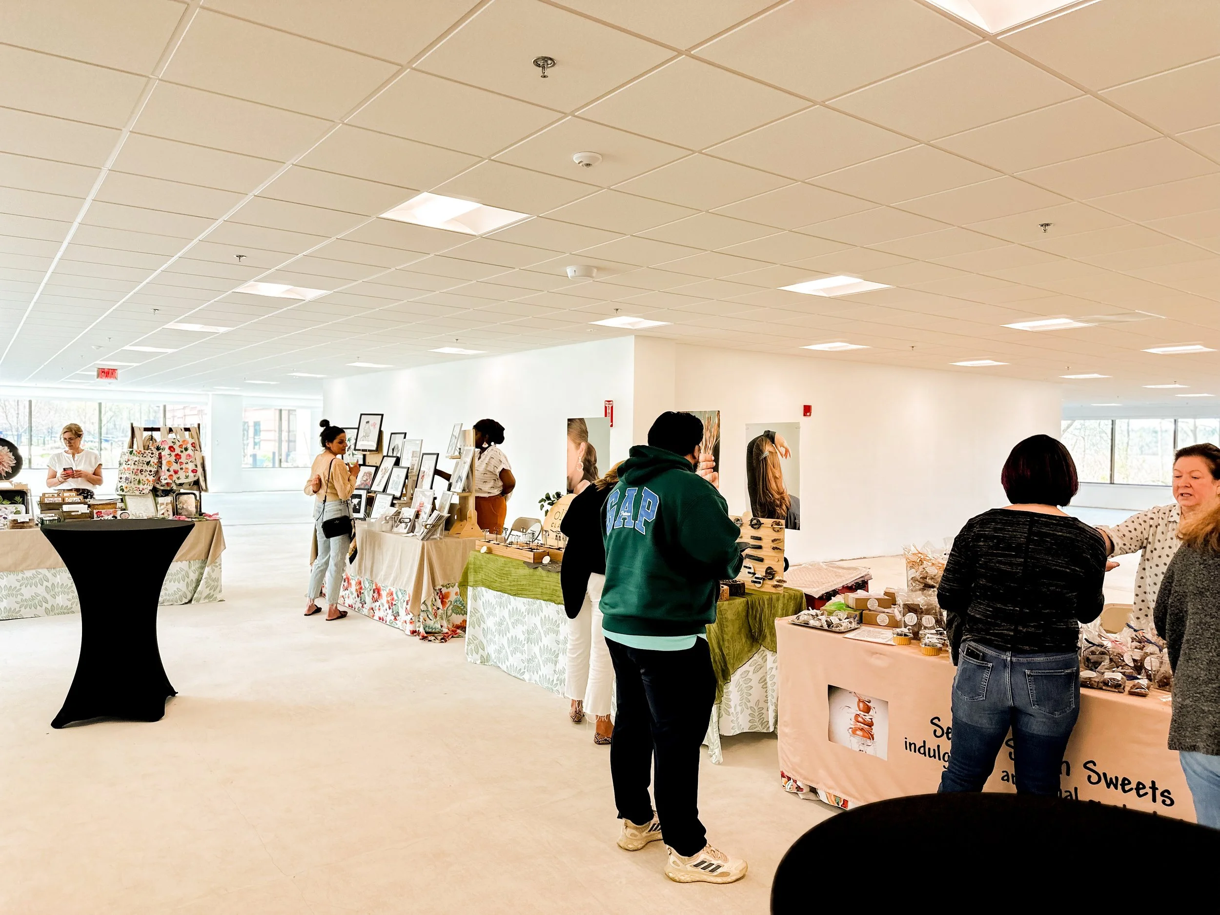 THE EDGE HOLIDAY MARKET  | WAKEFIELD, MA