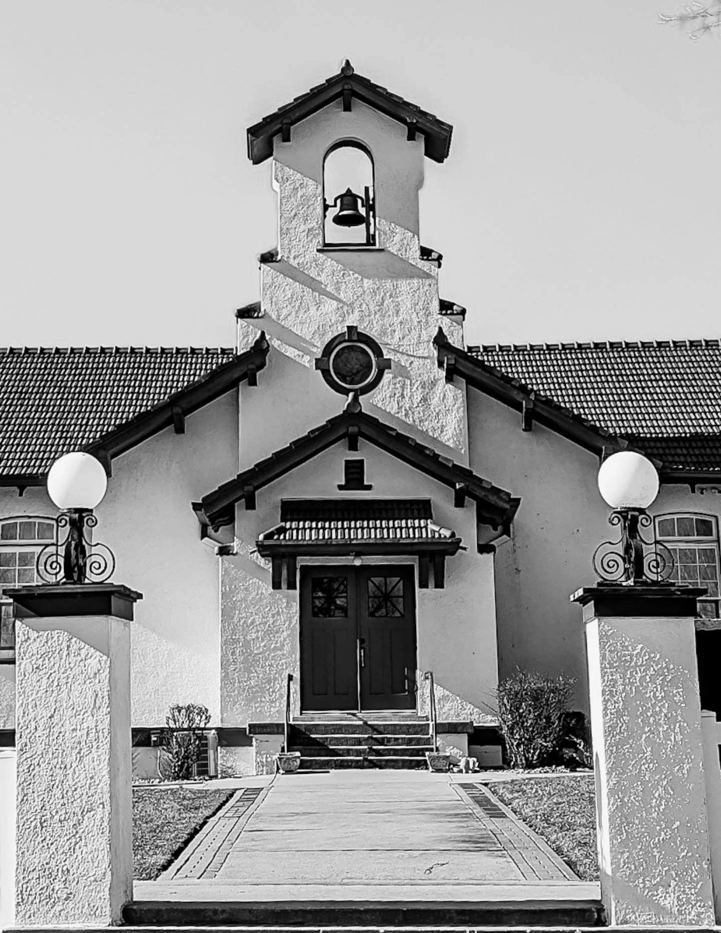 I took a walk on Saturday and this stopped me in my tracks.
Strong lines. Steady foundation. A reminder that not everything needs to rush or shout to matter.
Sometimes motivation isn&rsquo;t a hype speech&mdash;
it&rsquo;s slowing down, breathing dee