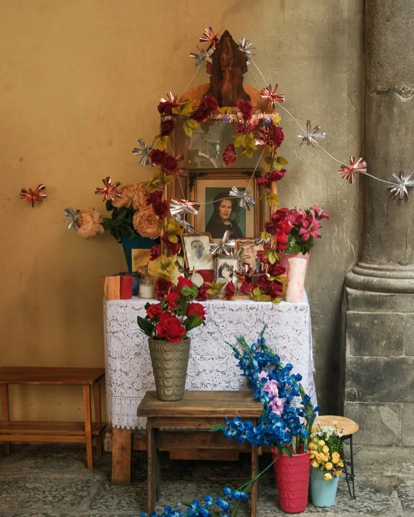 An ofrenda in the heart of Mexico City 

#mexico #travelphotography #photooftheday #ishootfujifilm #streetphotographyzine #photography