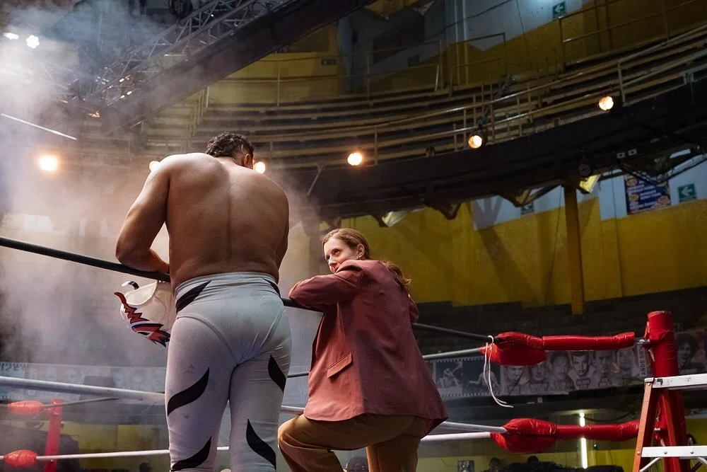 Sometimes the strongest connection isn&rsquo;t a wrestling hold 👀 

#cdmx #mexico🇲🇽 #travelphotography #streetphotography #ishootfujifilm #luchalibre