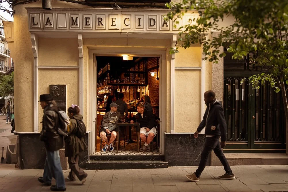 Eavesdropping without a word in Madrid
📸Fujifilm xT50

#light #streetphotography #travelphotography #ishootfujifilm #madrid