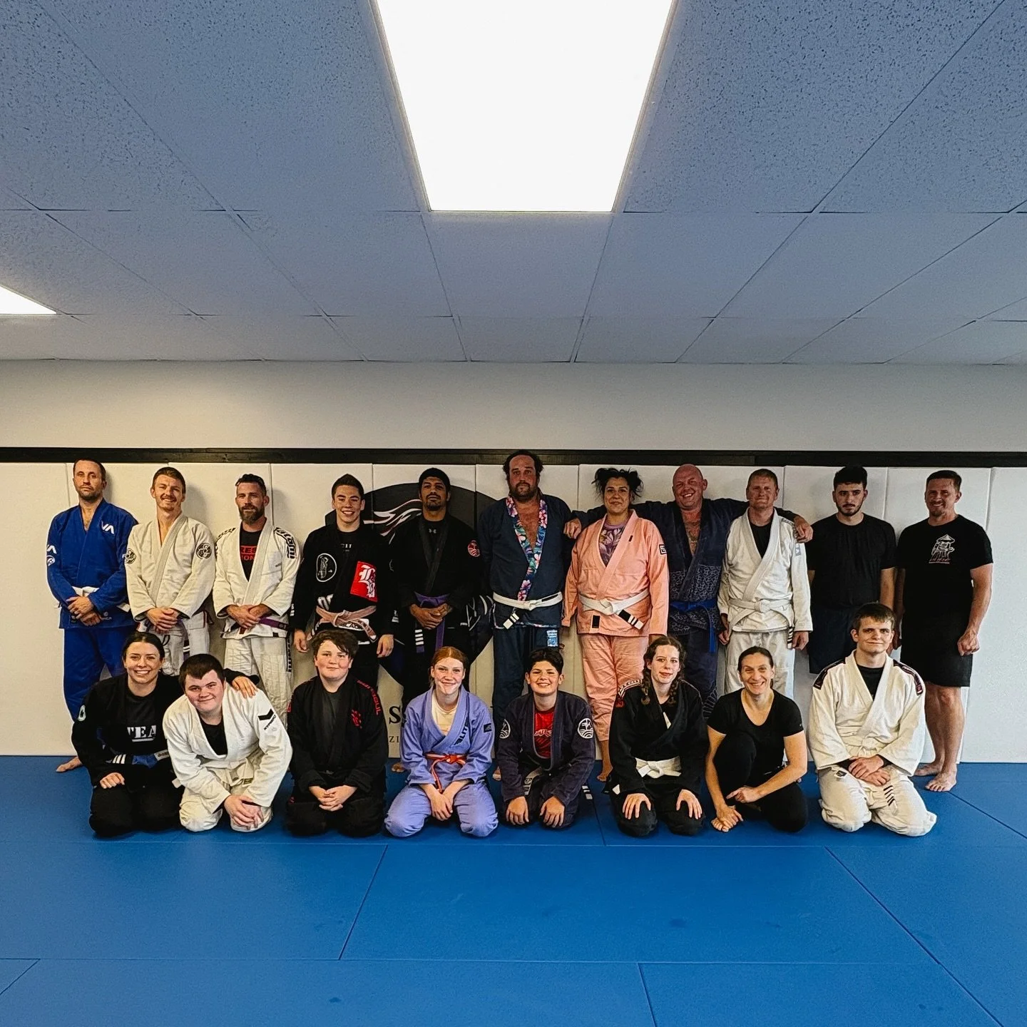 Awesome night on the mats. Some well-deserved stripes handed out, a few new faces, and a visit from @isabelle.desmarais!
September is off to a great start. π
