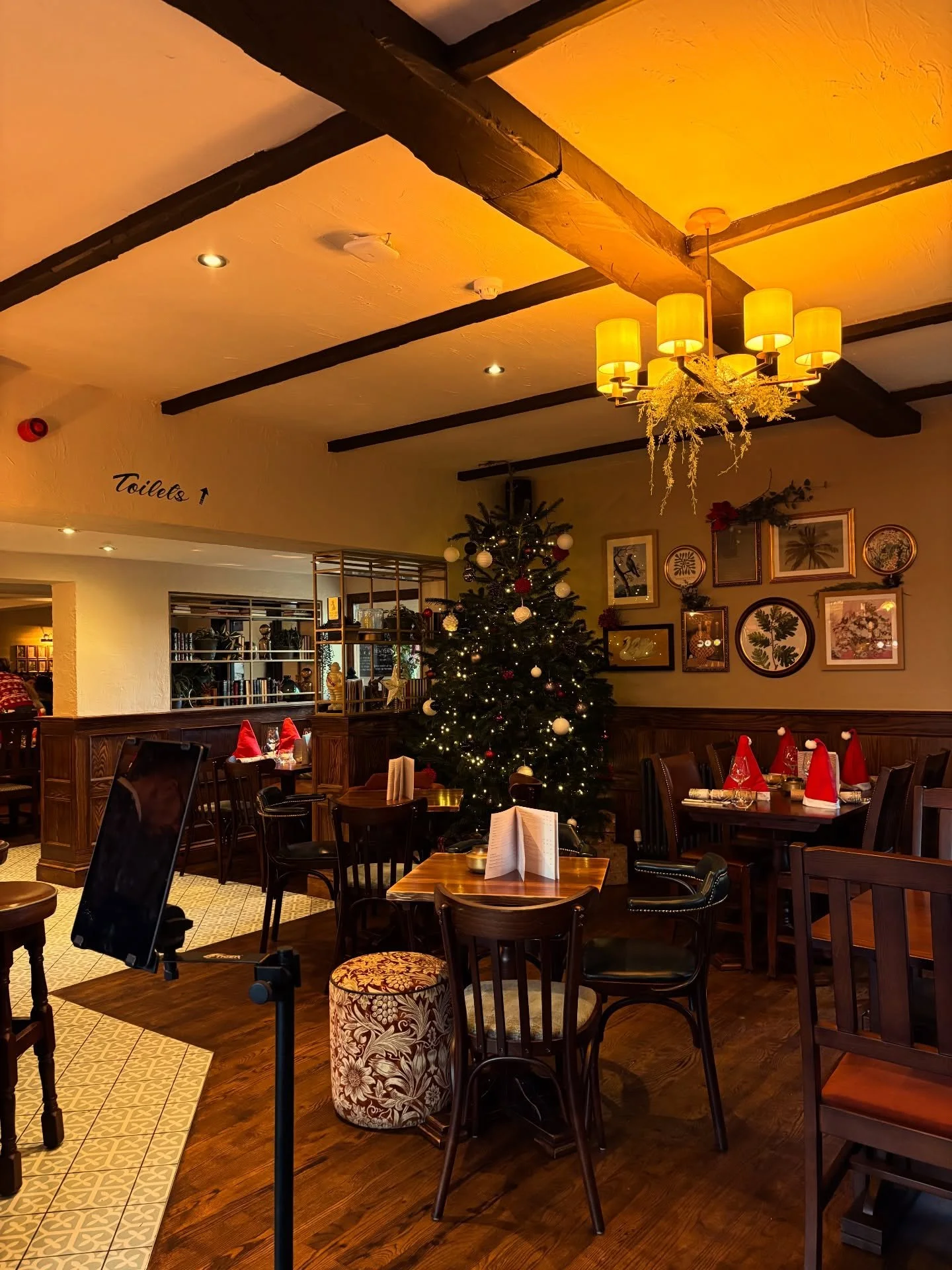 Cosy festive gig at @thewildmooroak for their Christmas Jumper Lunch Event on Saturday 🎄Lots of Christmas songs with a few country ones too for good measure 🎶