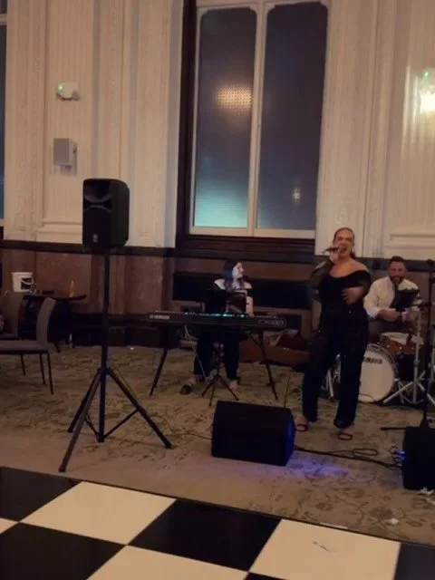 About last night&hellip; 🎙️✨

We had the absolute privilege of performing for @fiona__hurst charity ball event raising money for Alzheimer&rsquo;s Society, in preparation for her London Marathon run! 🏃🏻&zwj;♀️

A really fun evening joined by the i