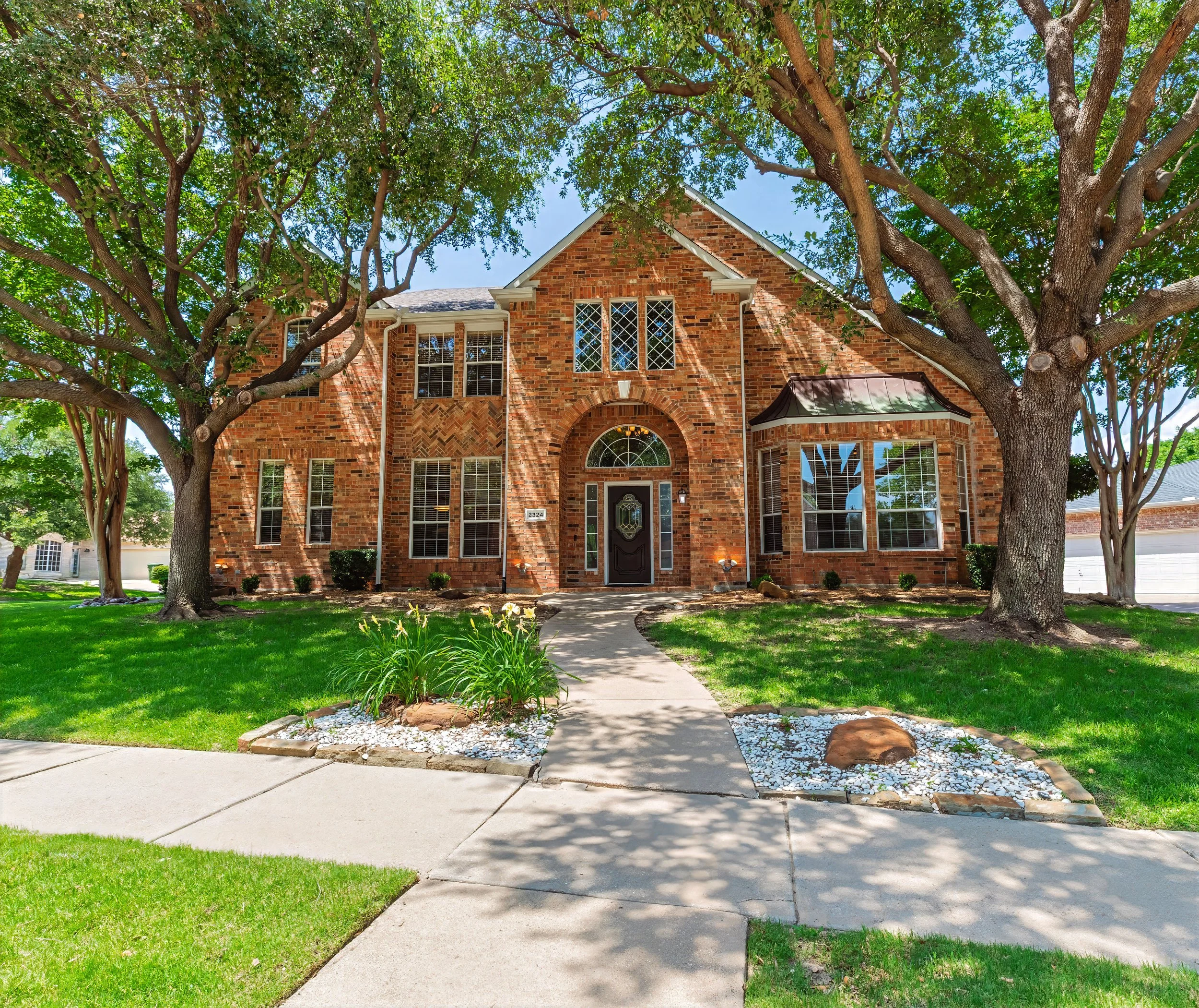 Front-of-house-Front-yard-1.jpg