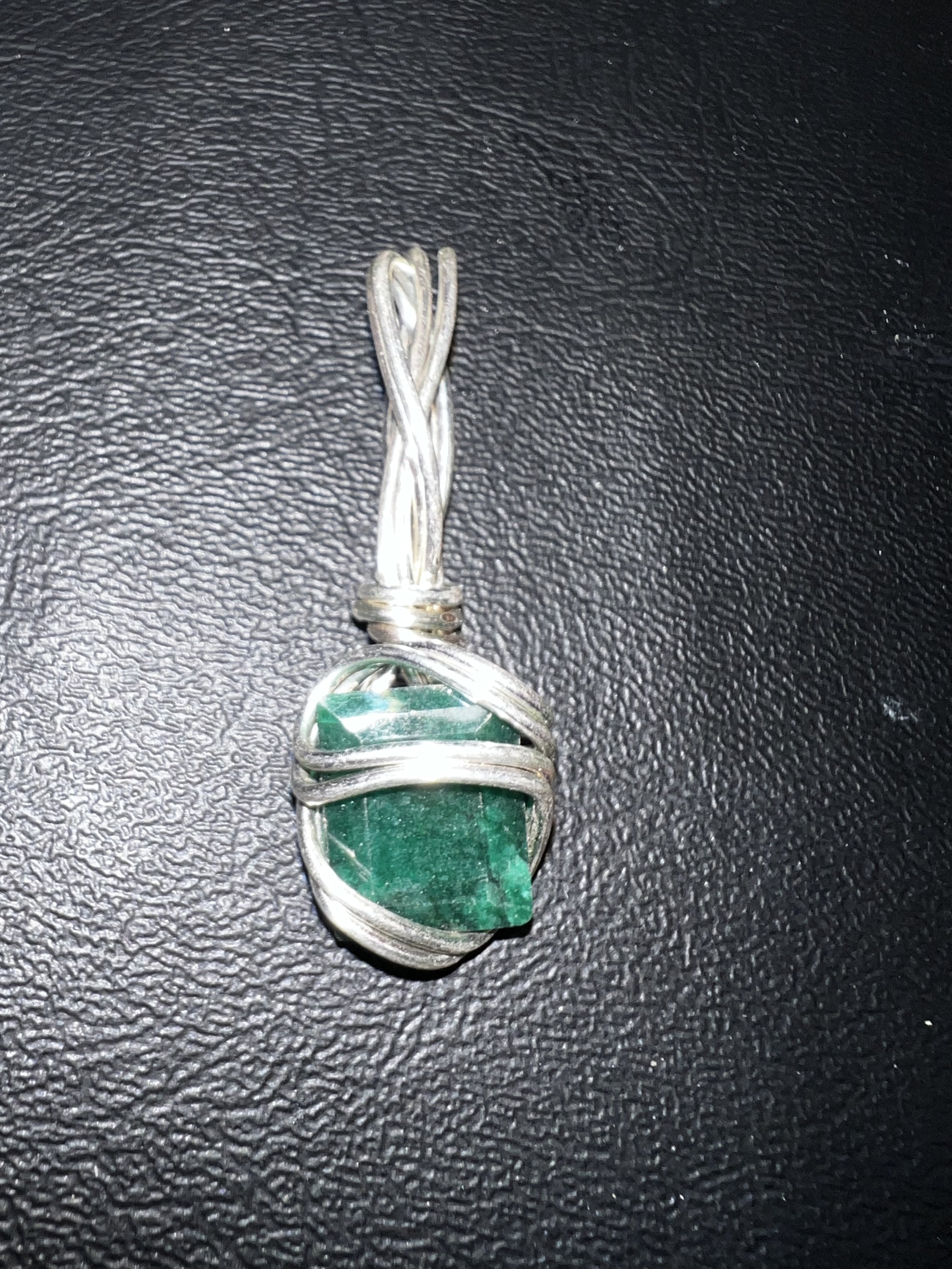 LARGE EMERALD IN SILVER TONE WIRE