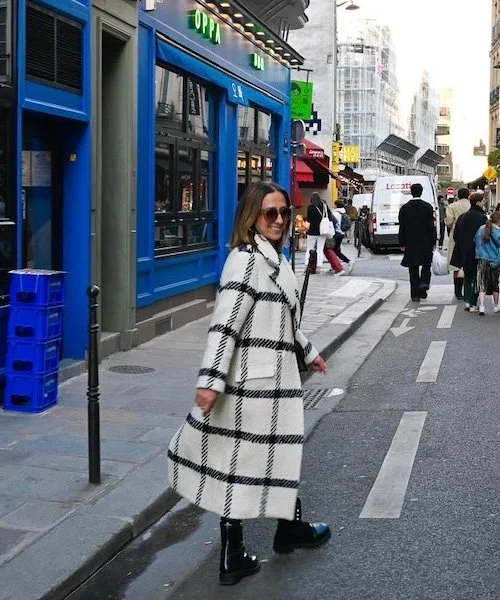 Woman walking on the streets of Paris