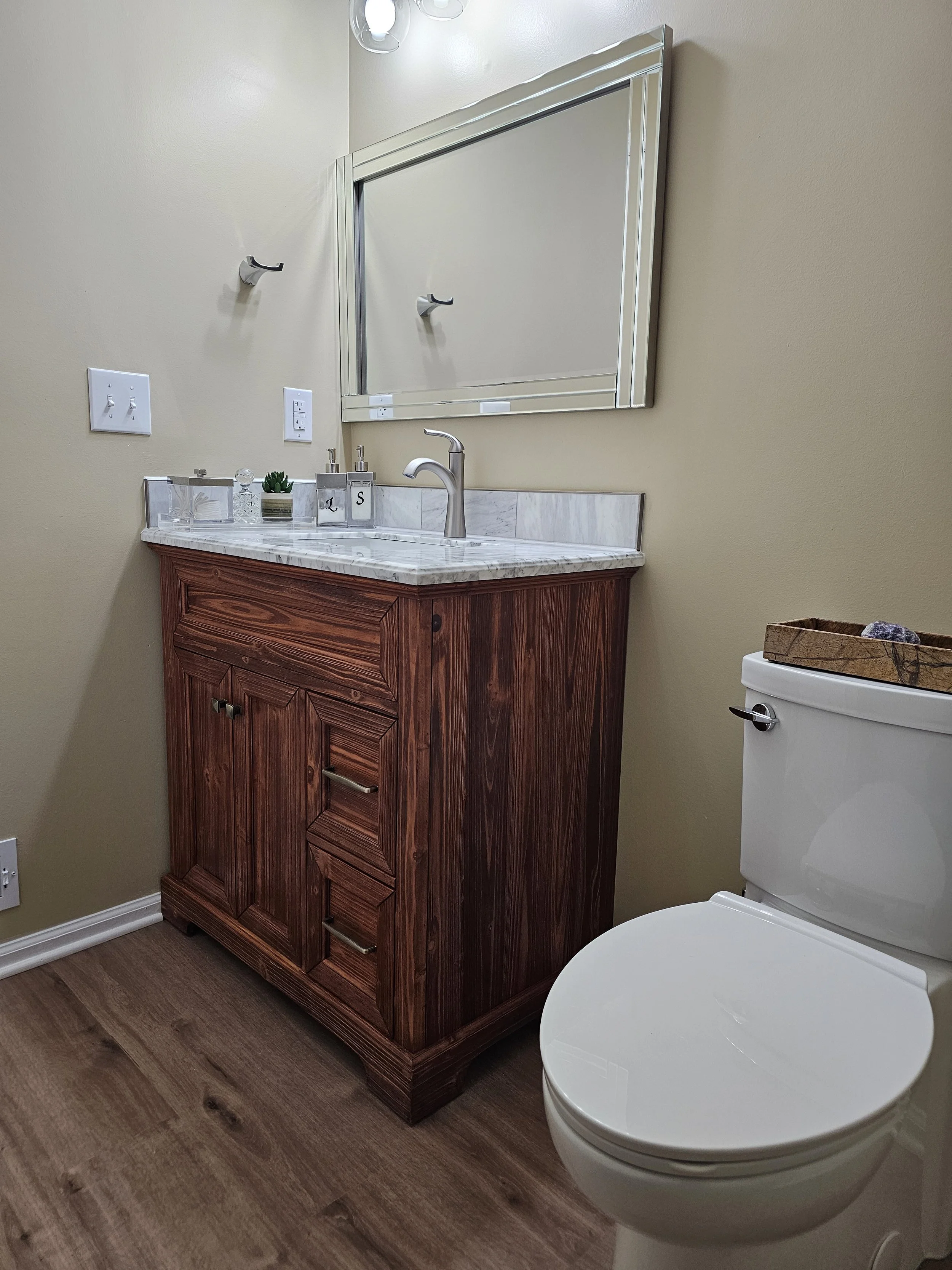 Charisse & Robert's Hallway Bathroom