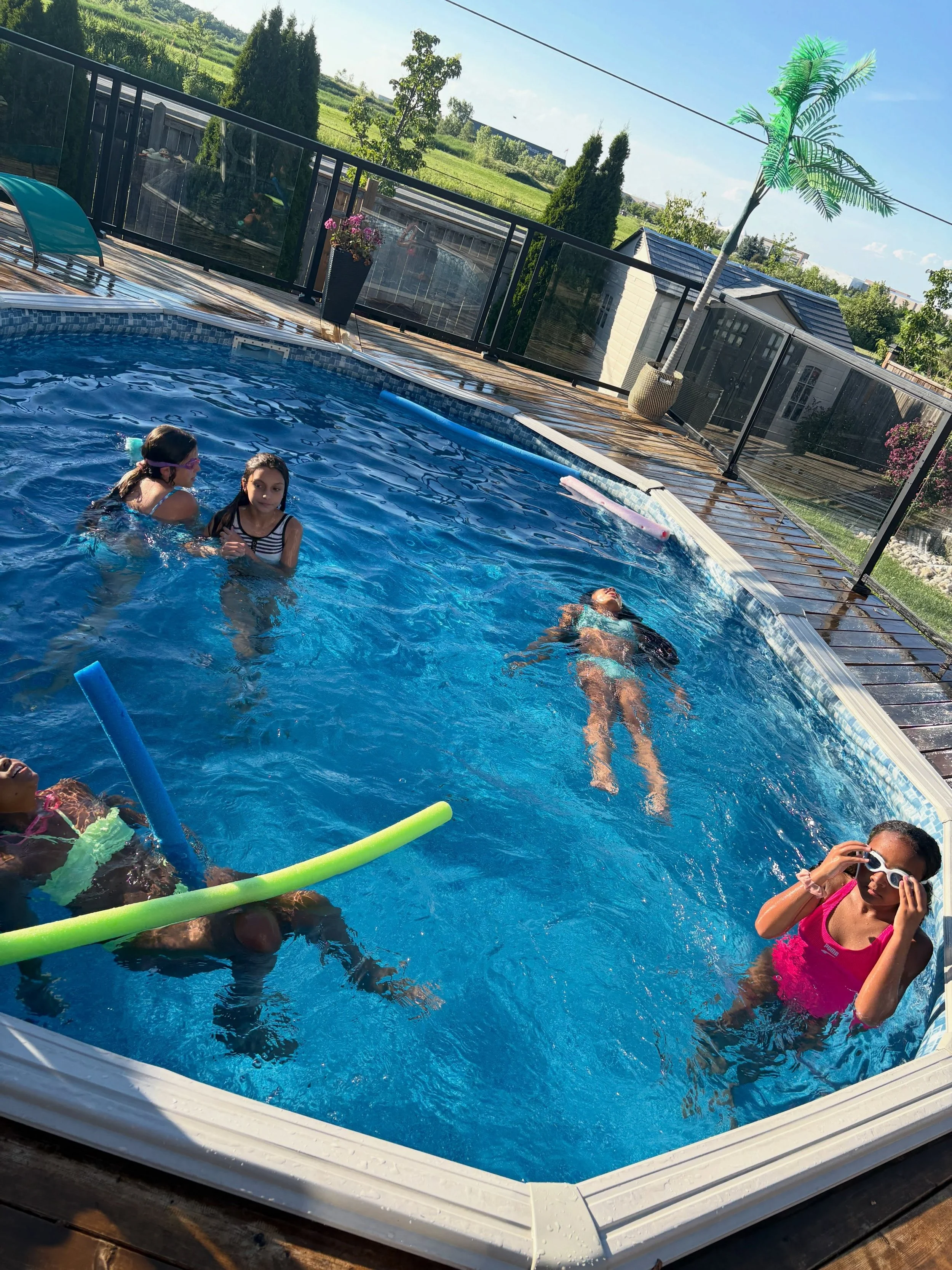 That feeling when summer starts to slip away&hellip; ☀️🍎

There&rsquo;s something about this time of year that feels a little bittersweet.

The slower mornings. The late nights. The beach days. The extra time together.

And then suddenly&hellip; sch