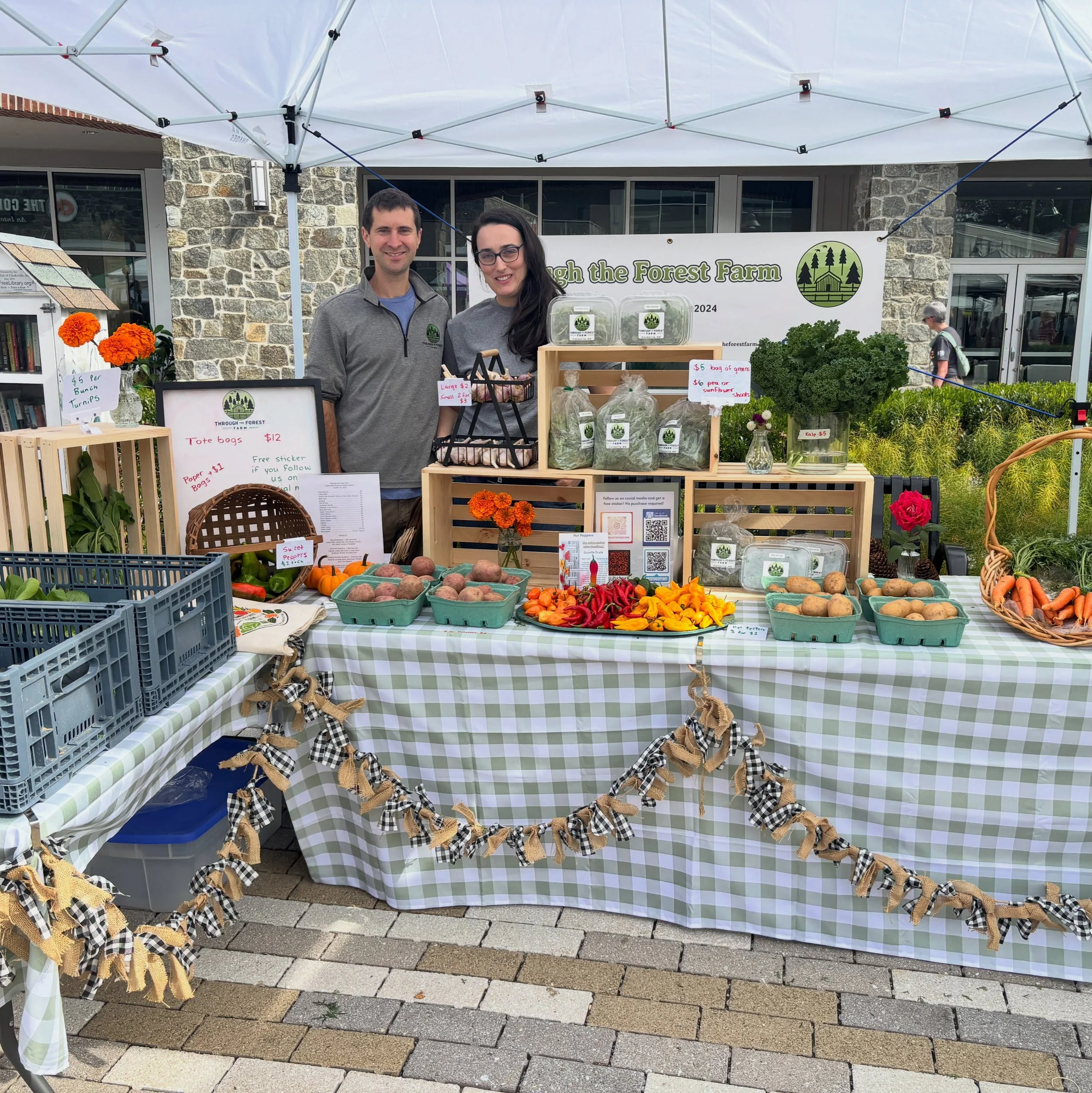 We had lots of fun @clarksvillecommons last weekend and we&rsquo;ll be back again this Saturday 10/17 from  9-1pm! This week we had some great growing weather and will be harvesting loads of fresh lettuce mix, baby kale, arugula, carrots, herbs, and 