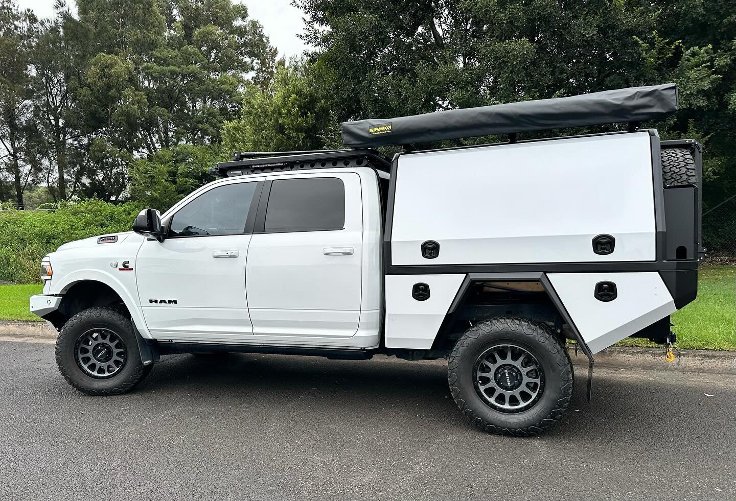 🚨RAM 2500 in detail&hellip;

FEATURING
-Chassis mount canopy body
-Under tray toolboxes 
-Flared Mudguards 
-Sealed trundle drawer
-Sensor relocation 
-Lockable Jerry can holder
-Pro eagle 4x4 jack storage box 
-Fold down ladder
-Spare wheel cradle 