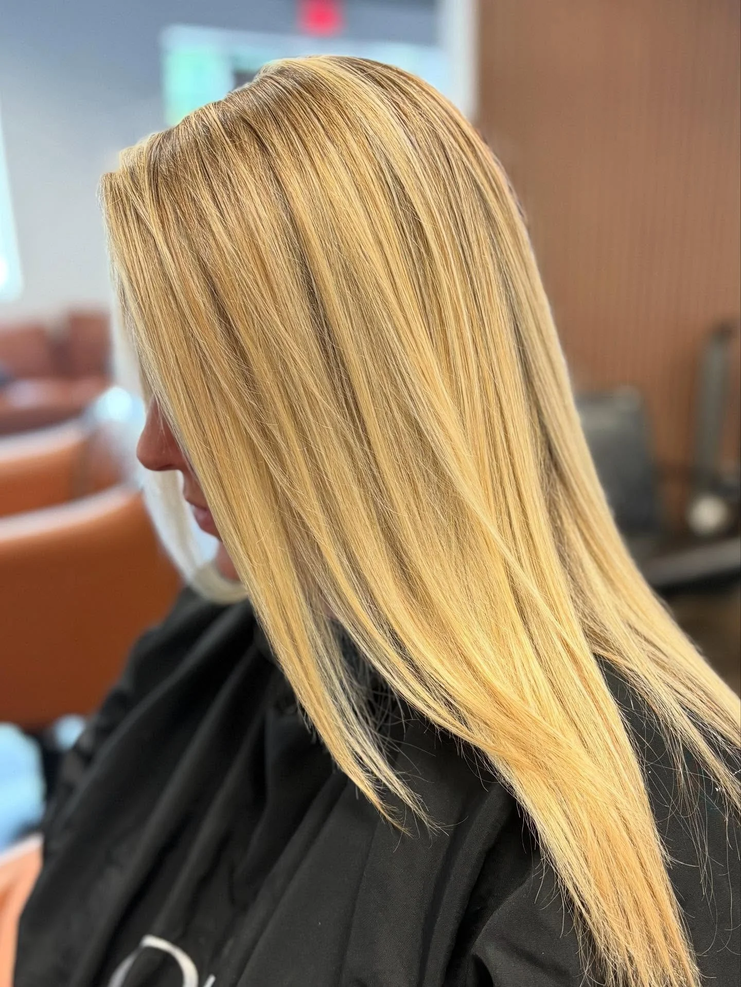 Swipe -&gt; For Before 😳🙂&zwj;&harr;️

Warning ⚠️ 
You may find yourself switching to ChristopherMarie as your GO-TO STYLIST 😉

Book your appointment today online or call 803-547-2076.
.
.
.
#GoToSalon
#stylistrecommendations 
#newclients
#alwaysh