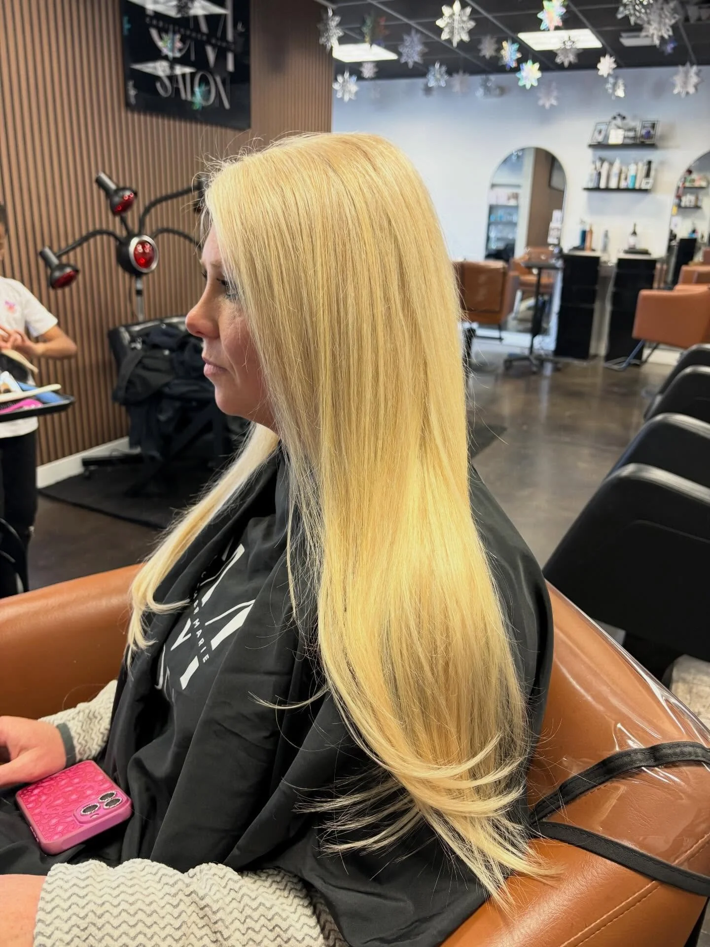 Fresh INCHES .
Still waiting for my competition 💅🙂&zwj;&harr;️
#christophermariesalon #chelsdidmyhair #freshblonde #whodis #tellafriendtotellafriend #goldwell #goldwellcolorist #blondingspecialist #christophermariesalon #babehair #babehairextension