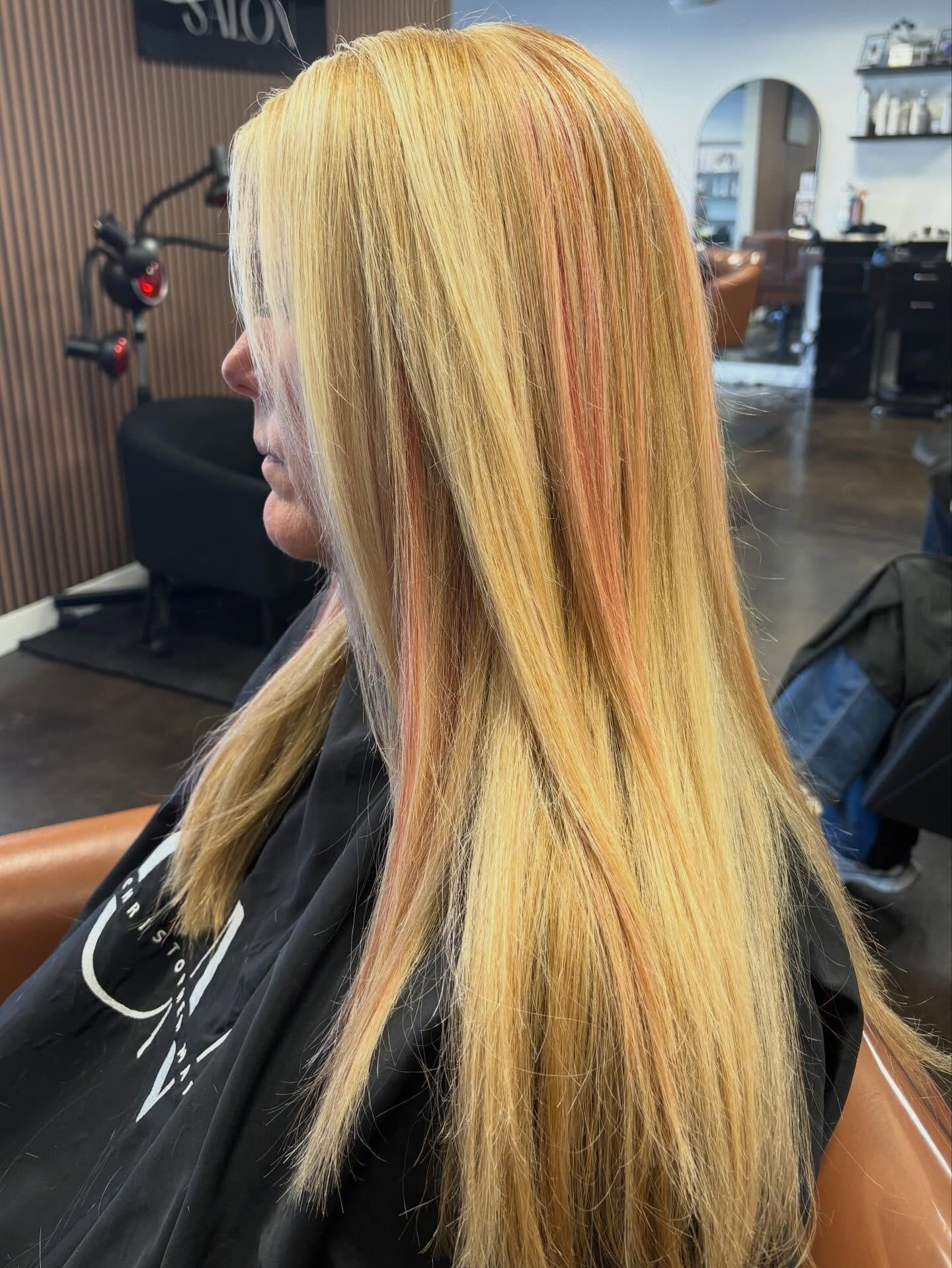 Focus on your background color, then finish with the dimension. 🤌🏼✨
#christophermariesalon #mastercolorist #goldwellsalon #letswerk #bookyourappointmenttoday 

📞 803-547-2076
💻 www.christophermariesalon.com