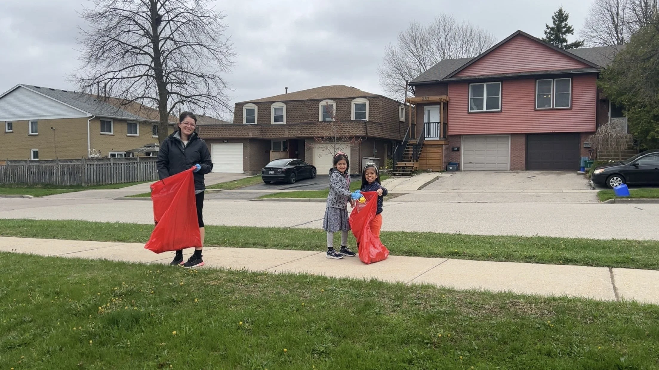 Helpers Ana and her kiddos.jpg