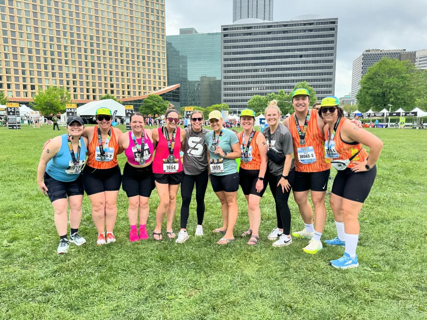 Very few words I can use to express how ~proud coach~ I felt watching this crew tear up the streets of PGH today 🥹🥹

My throat is scratchy by heart is SO full of gratitude that @the.running.rosen &amp; I decided to start @sfsrunners two years ago w
