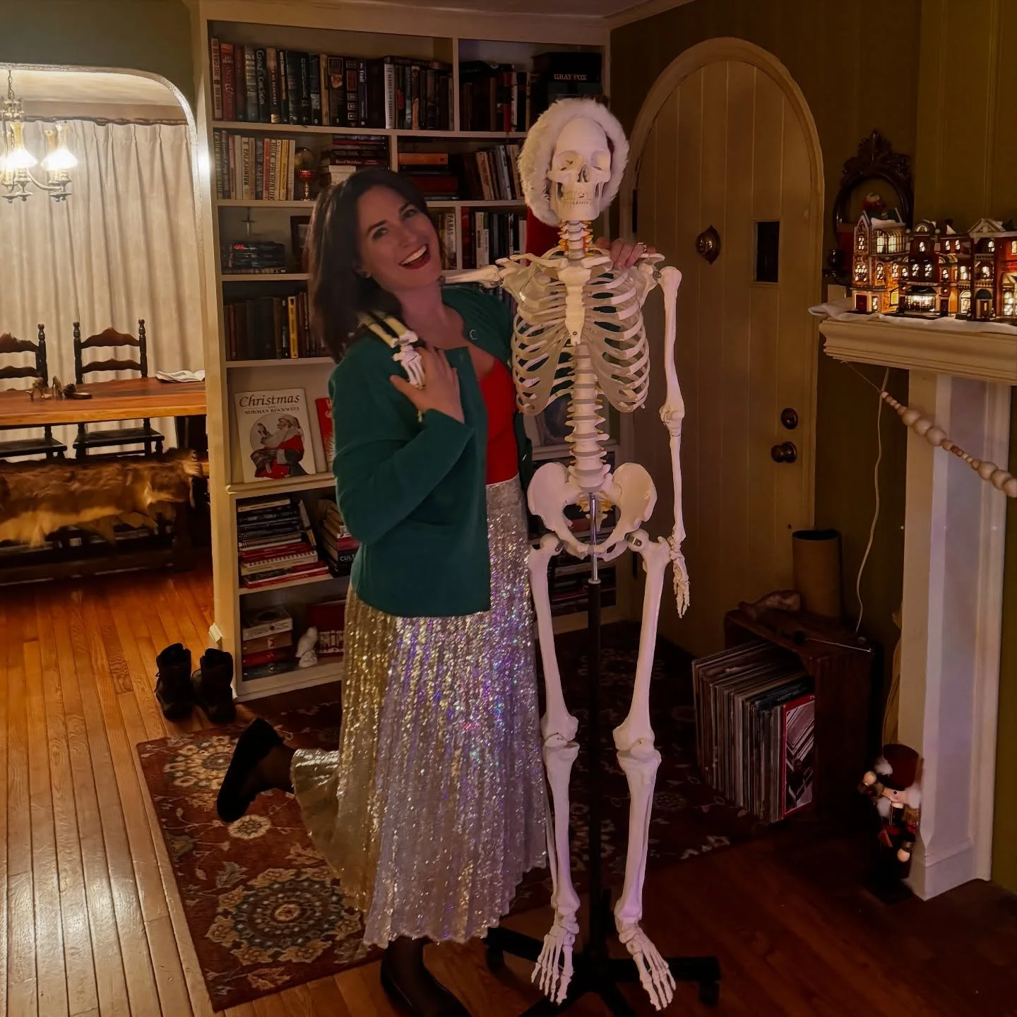 Meet Barnaby! 🦴 💀 

My new sidekick helping me show you how everything is connected from Hallux to Cranium!

Since it&rsquo;s my 34th birthday, I&rsquo;m sharing the love:
🎁 $34 OFF 75 OR 90 minute sessions booked between 12/14-12/19! 

Book onlin