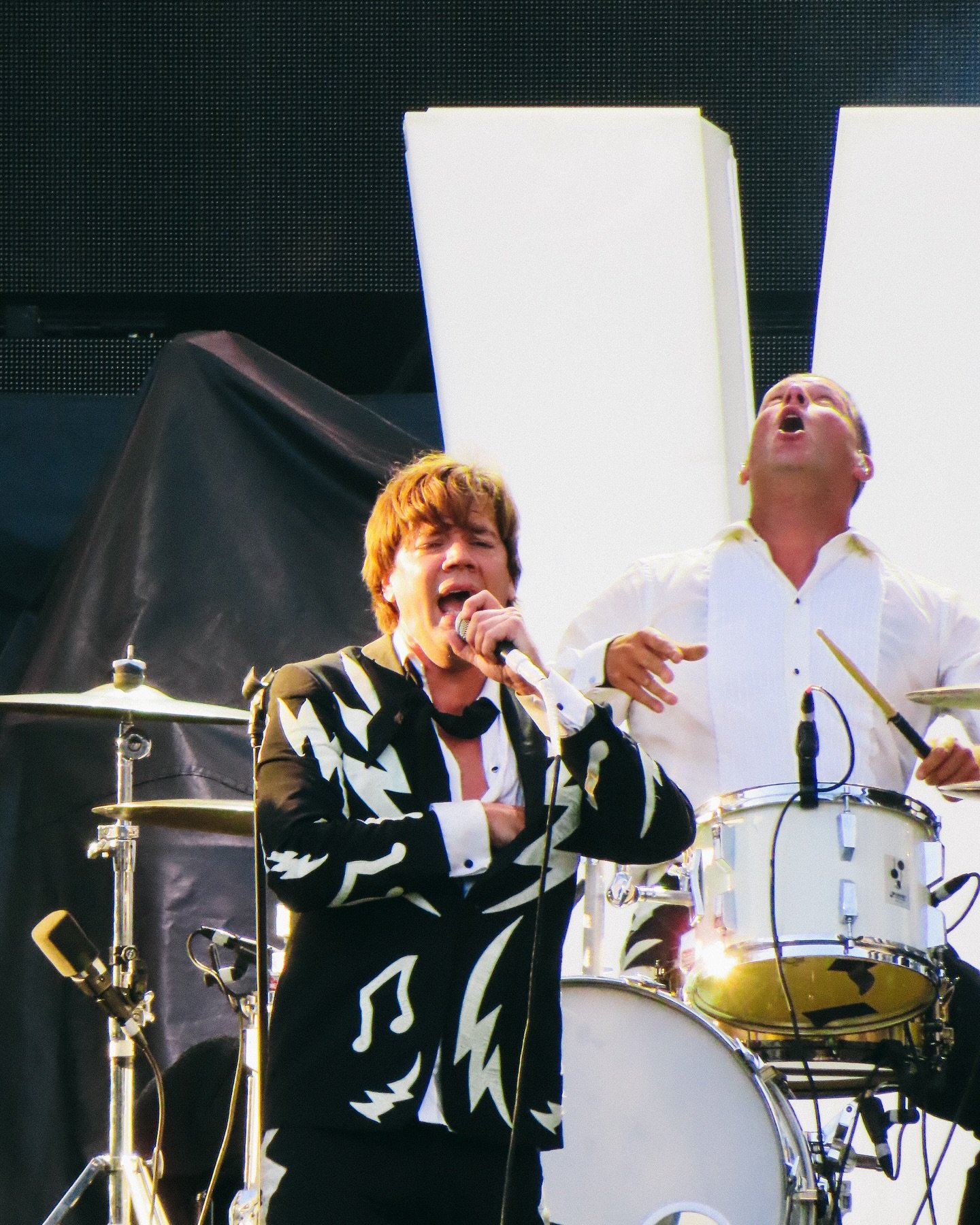 We got the opportunity to listen to the amazing @thehives opening to #Foofighters 😮&zwj;💨✨ 10/10 

Tuvimos la oportunidad incre&iacute;ble de escuchar a @thehives abri&eacute;ndoles a #Foofighters 🤌🏻🥹 #jennmelgarphotography #concertphotography #