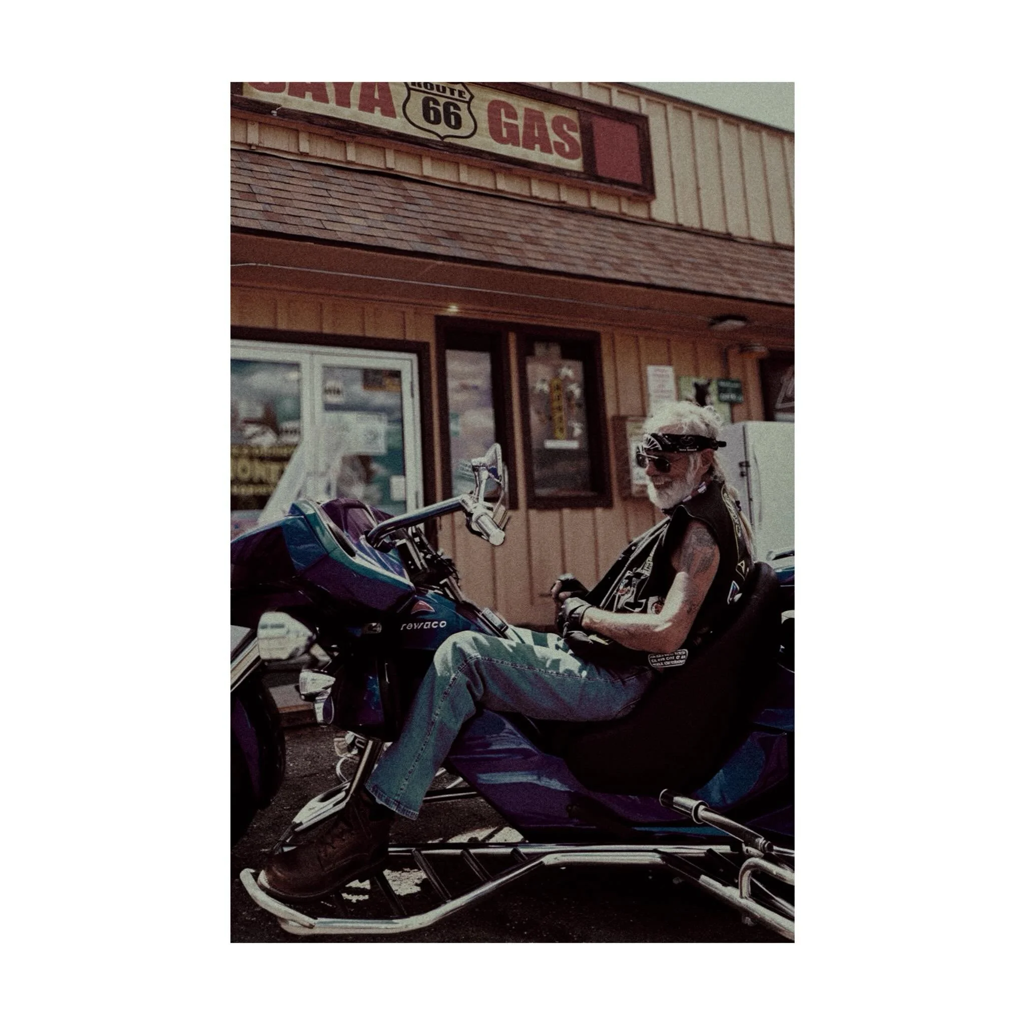 Route 66 legend in the wild 🚦
.
#travelphotographer #route66