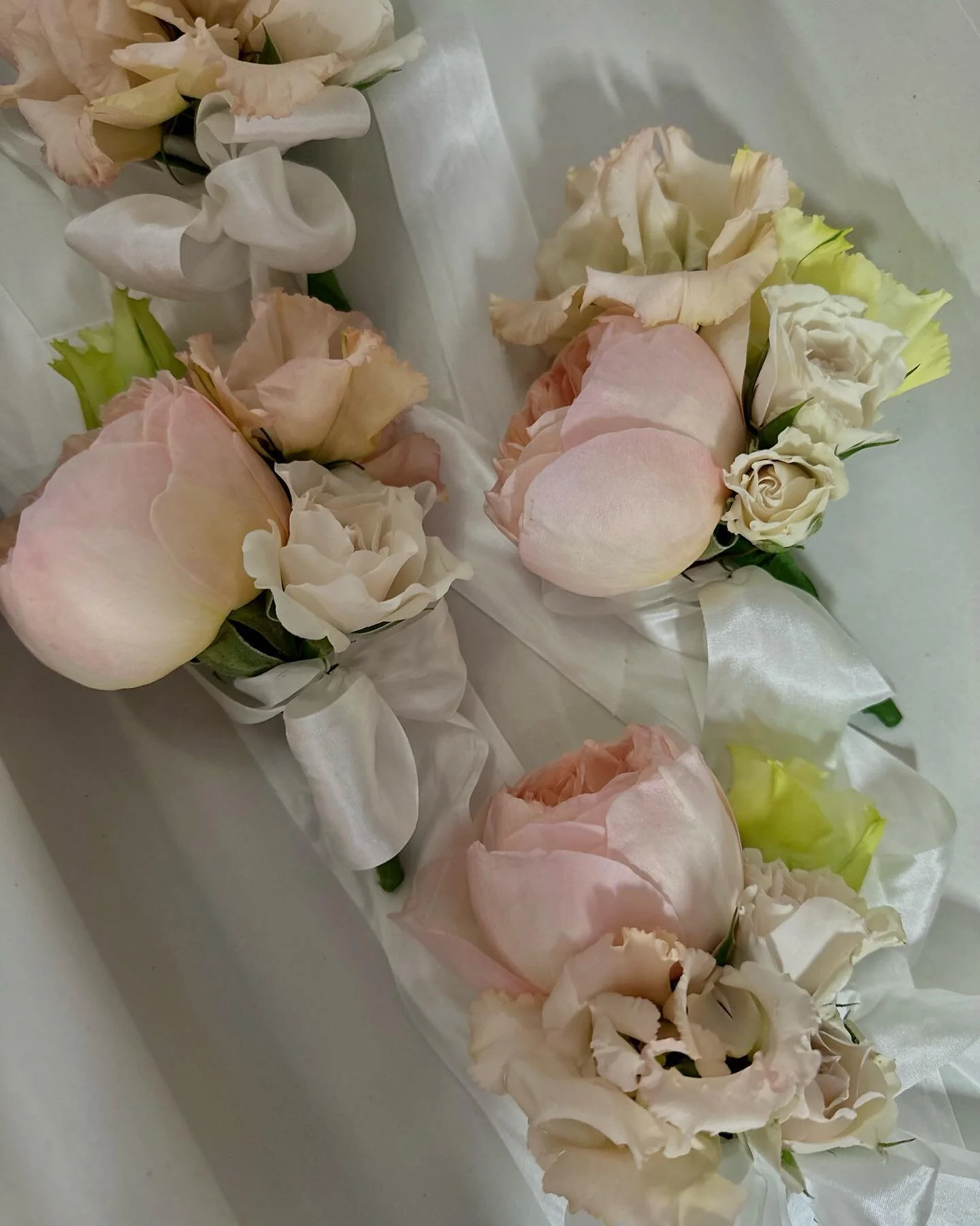 Peachy palette for one special wedding
@blackrosefloral