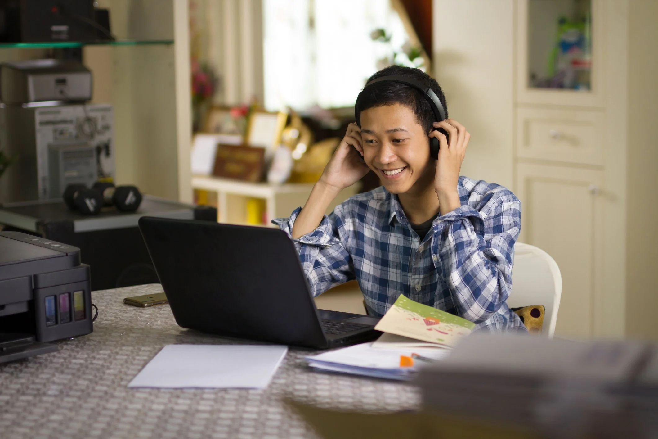 Teen being coached online on the Steady and Strong 6-week Resilience program