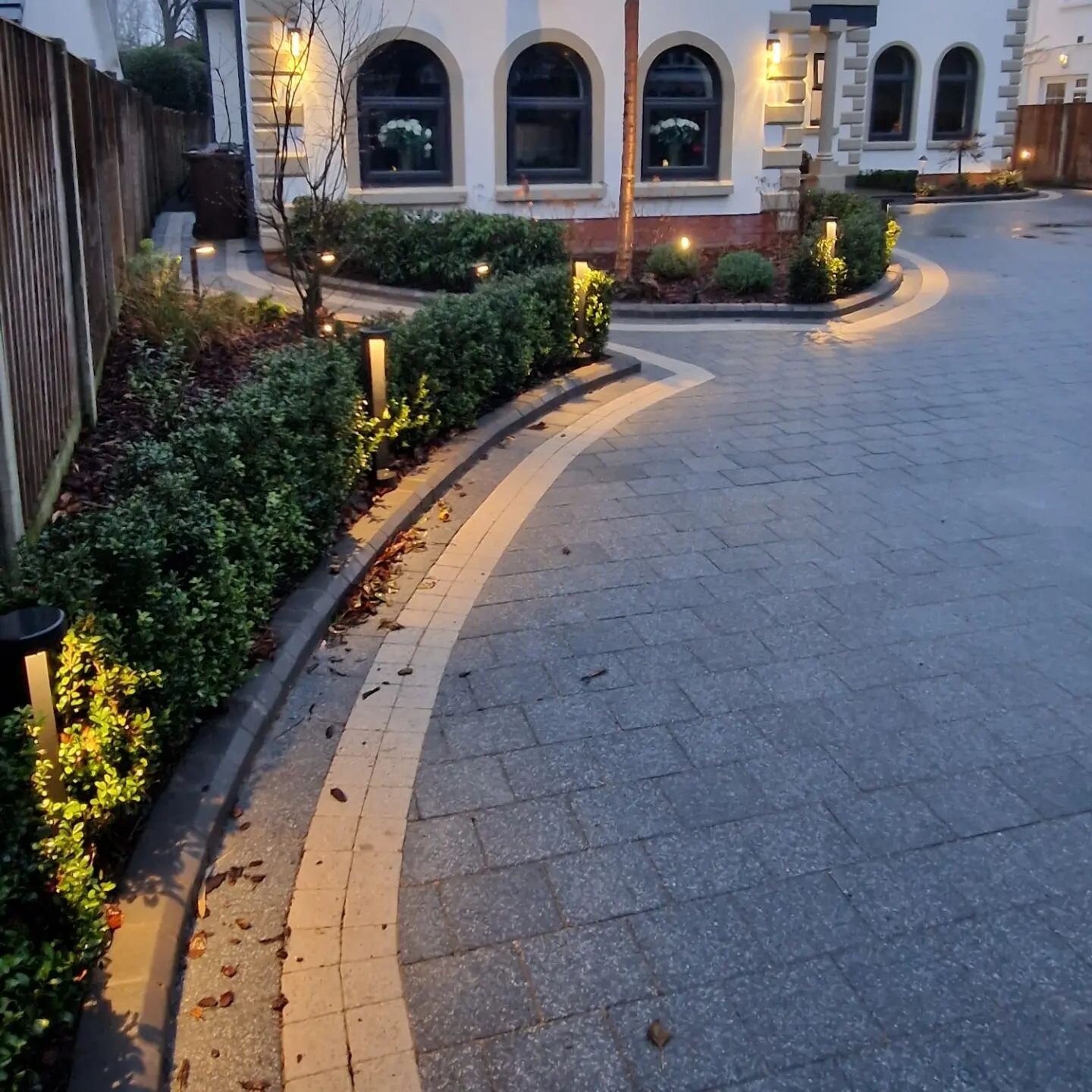 Some preview shots of another of our latest finish projects in Formby, Lancashire

The construction was carried out by there own builders, we were involved regarding the design, planting and lighting 

A real transformation from before and after with