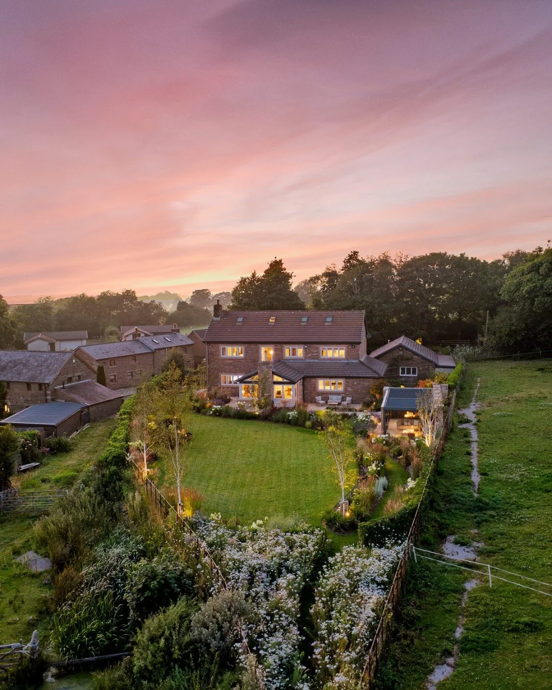 Revisiting Standish after dark 🌾✨

Lighting is usually an afterthought in garden projects - for us, it's almost as important as the planting scheme.

Instead of harsh overhead lights, we designed a layered, low-voltage setup that brings the planting