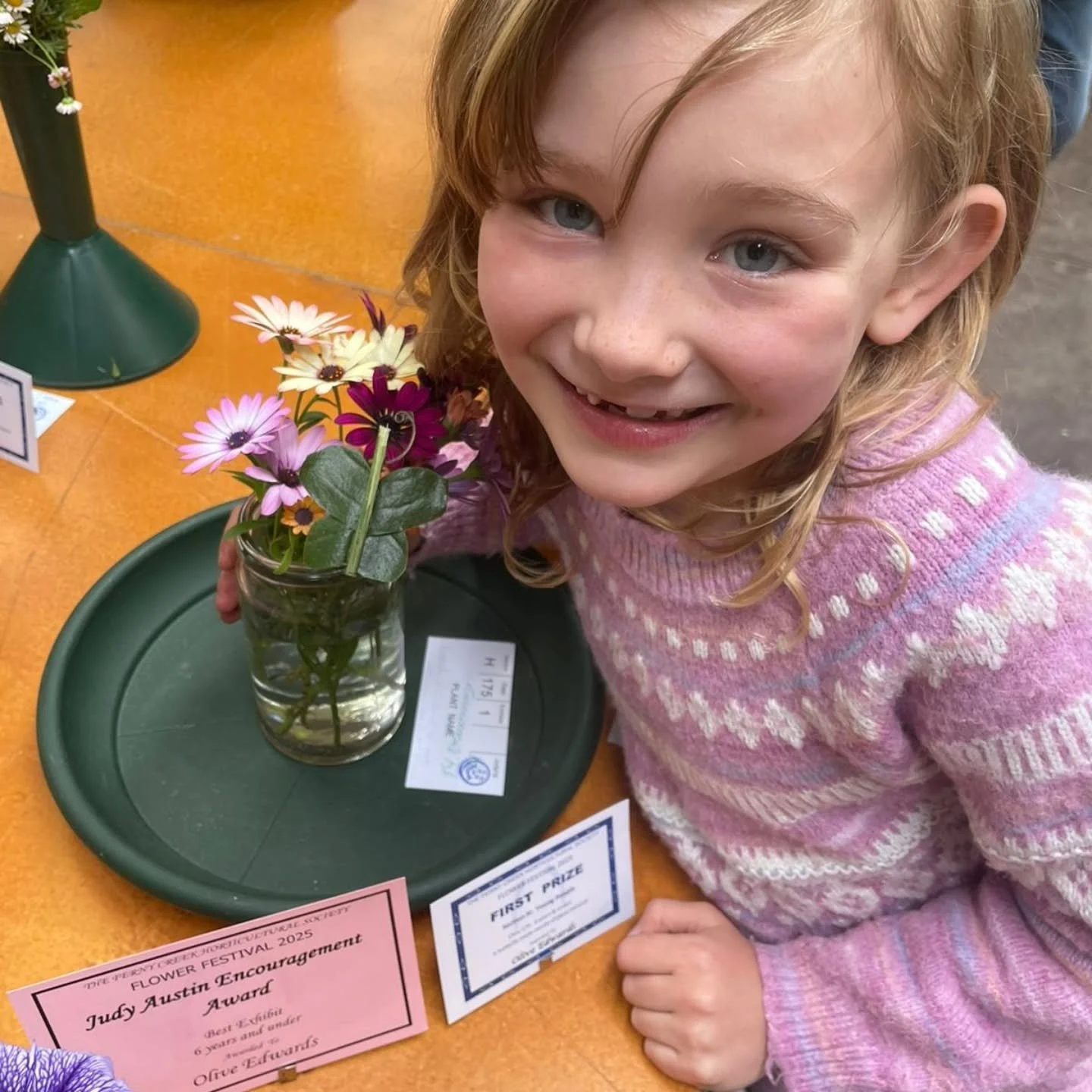 We are in good hands @fernycreekhorticulturalsociety!

Just look at our budding next generation of flower show entrants, florists, wreath layers, and even bbq stall cooks! And lovely to see grand ma's and great grandma's giving a helping hand ❤️

We 