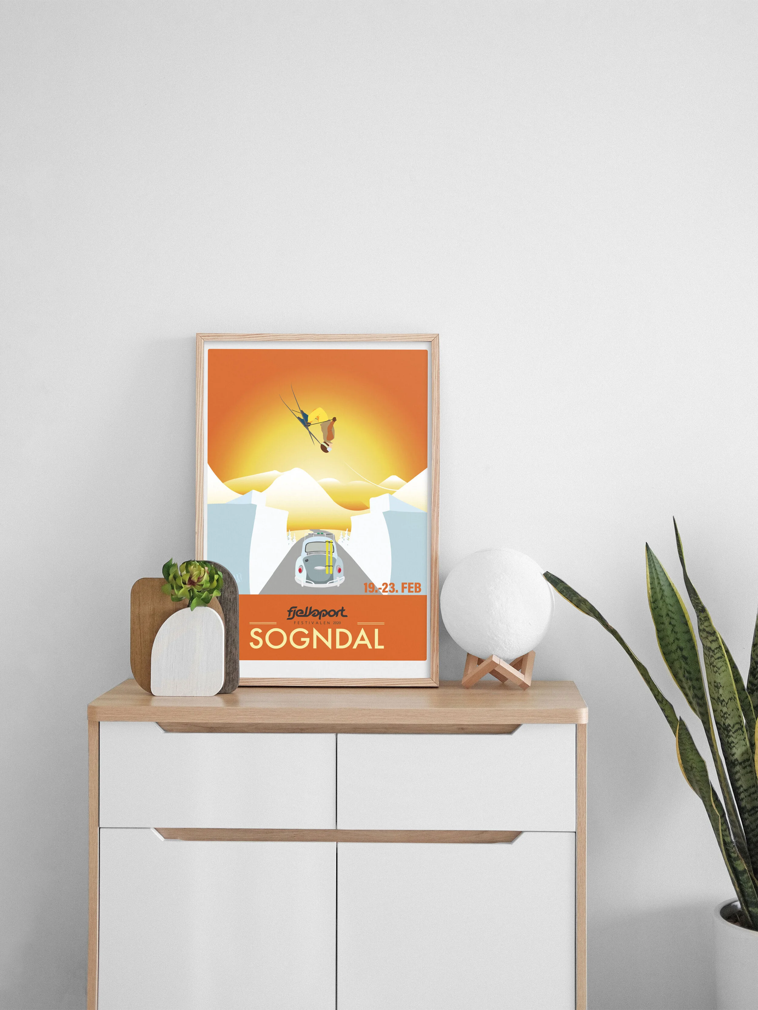 Rikke er allereie igang med neste års plakat for Fjellsportfestivalen. Foto: Rikke Westvig