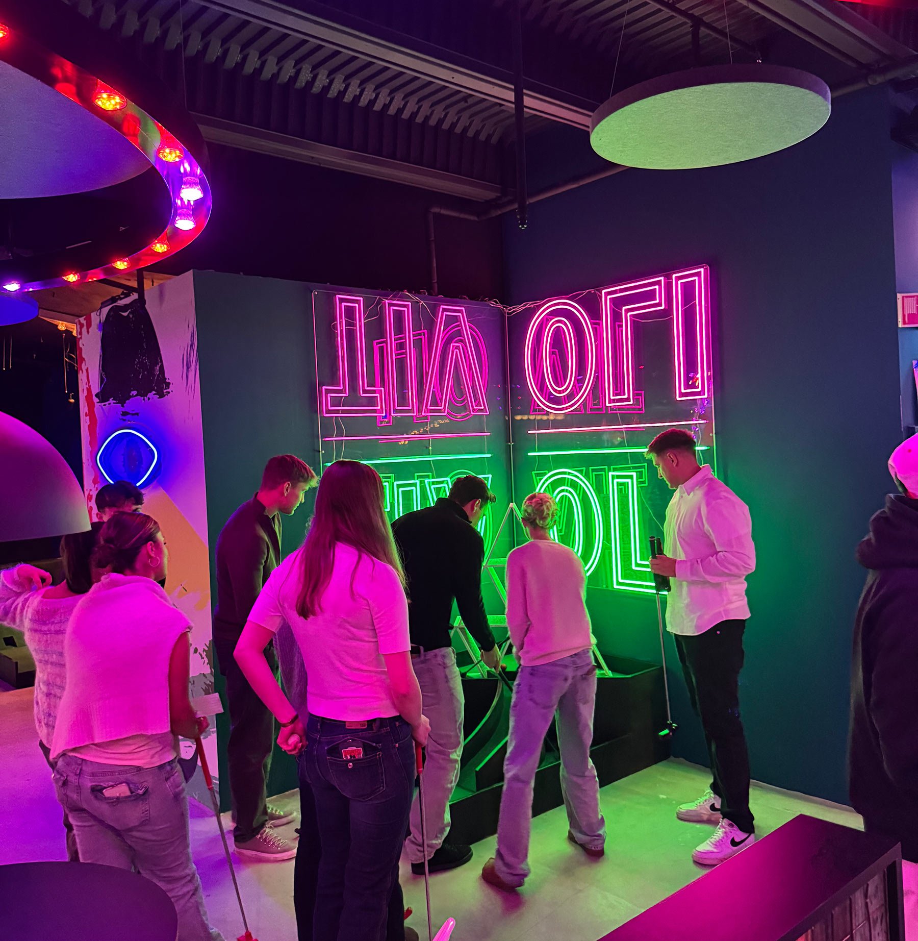 Minigolf-tivoli-game-bar-sandens-spiller.jpg