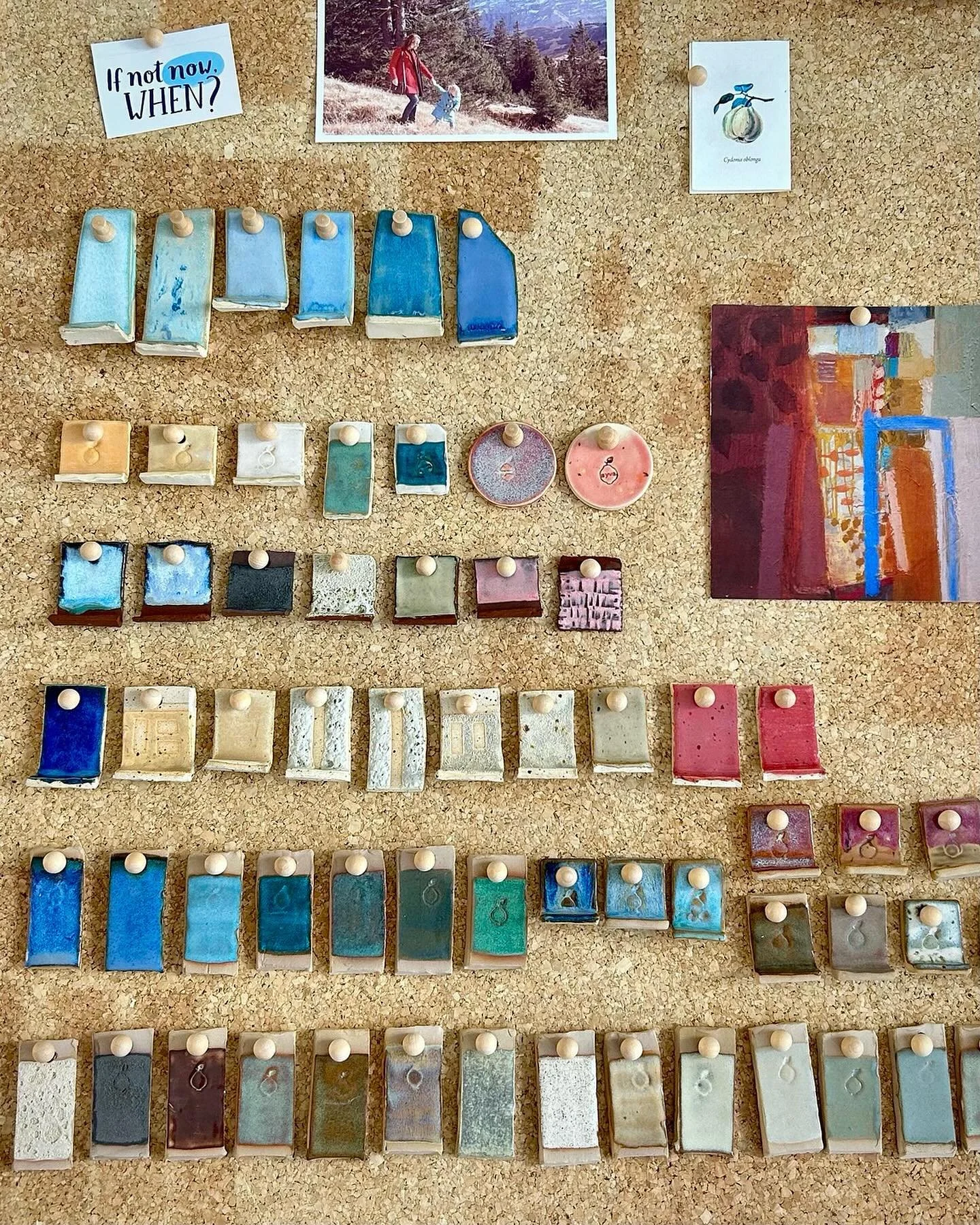 Testing colours and clay.. A big part of ceramics is trying out glazes on different clay types to see how they play together. I love the way they look on my memo board; they appeal to the magpie in me ✨🌈 #colourhappiness #testtileart #ceramicprocess