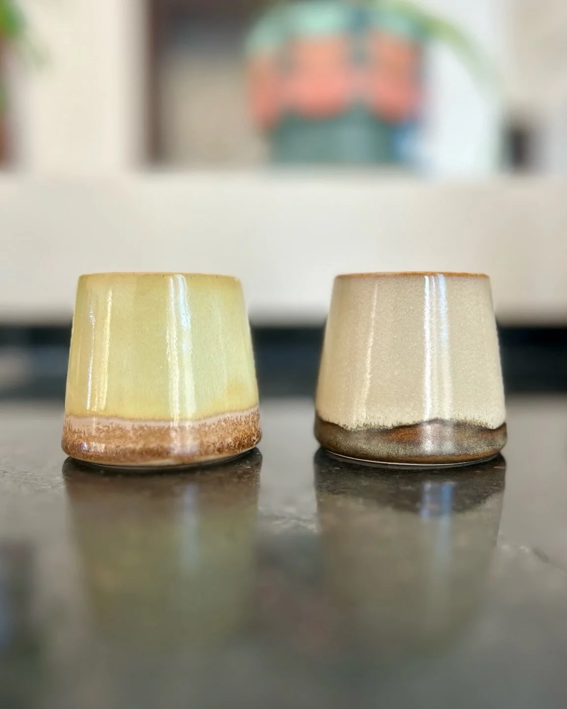 I have had some lovely commissions lately 😊 From coffee cups and trays for Valentines, to a special plant pot for a birthday, to some cups and mugs to match a new kitchen. I love the collaborative process of clients coming to the studio to choose th