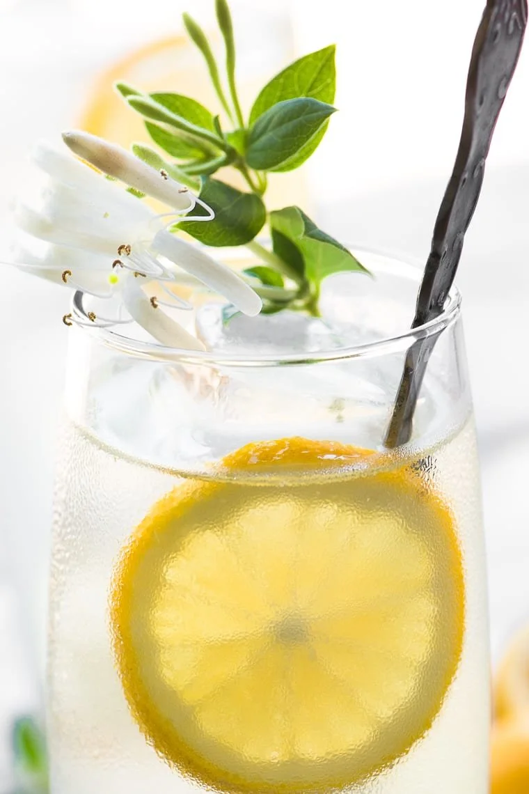 Honeysuckle Lemonade (vegan)